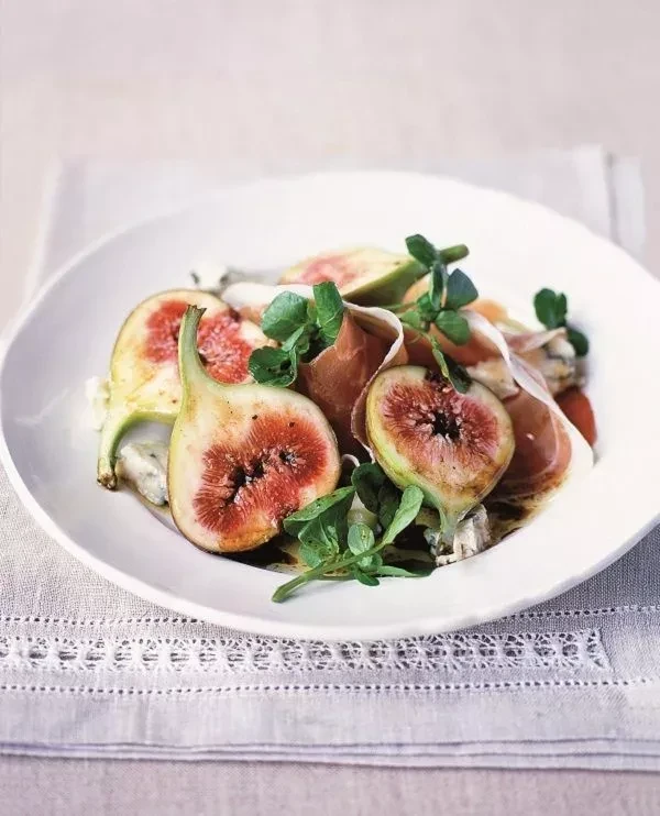 salata-prasini-me-suka-gkorgkontzolo-kai-prosciuto.webp