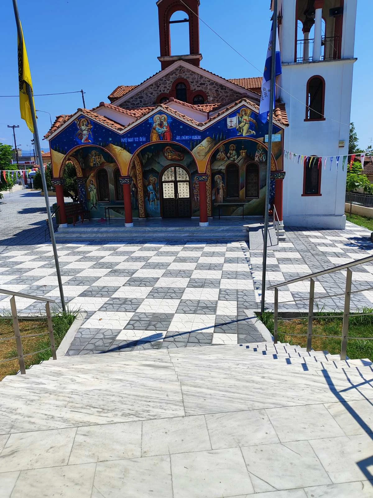 maurobouni-ekklhsia.jpg