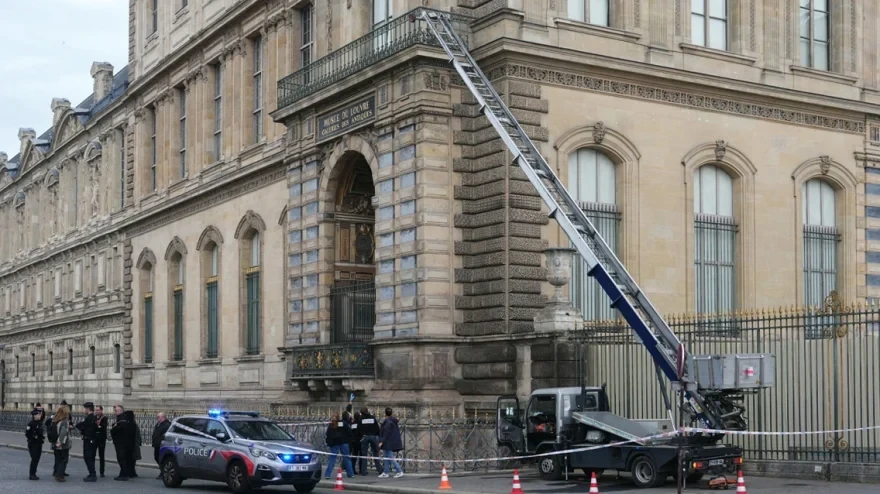 louvre2-arthrou.webp