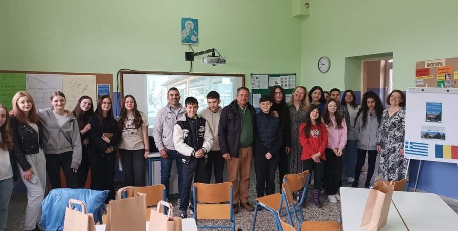 Συνάντηση Μαθητών με τον Πέτρο Τσαρκνιά