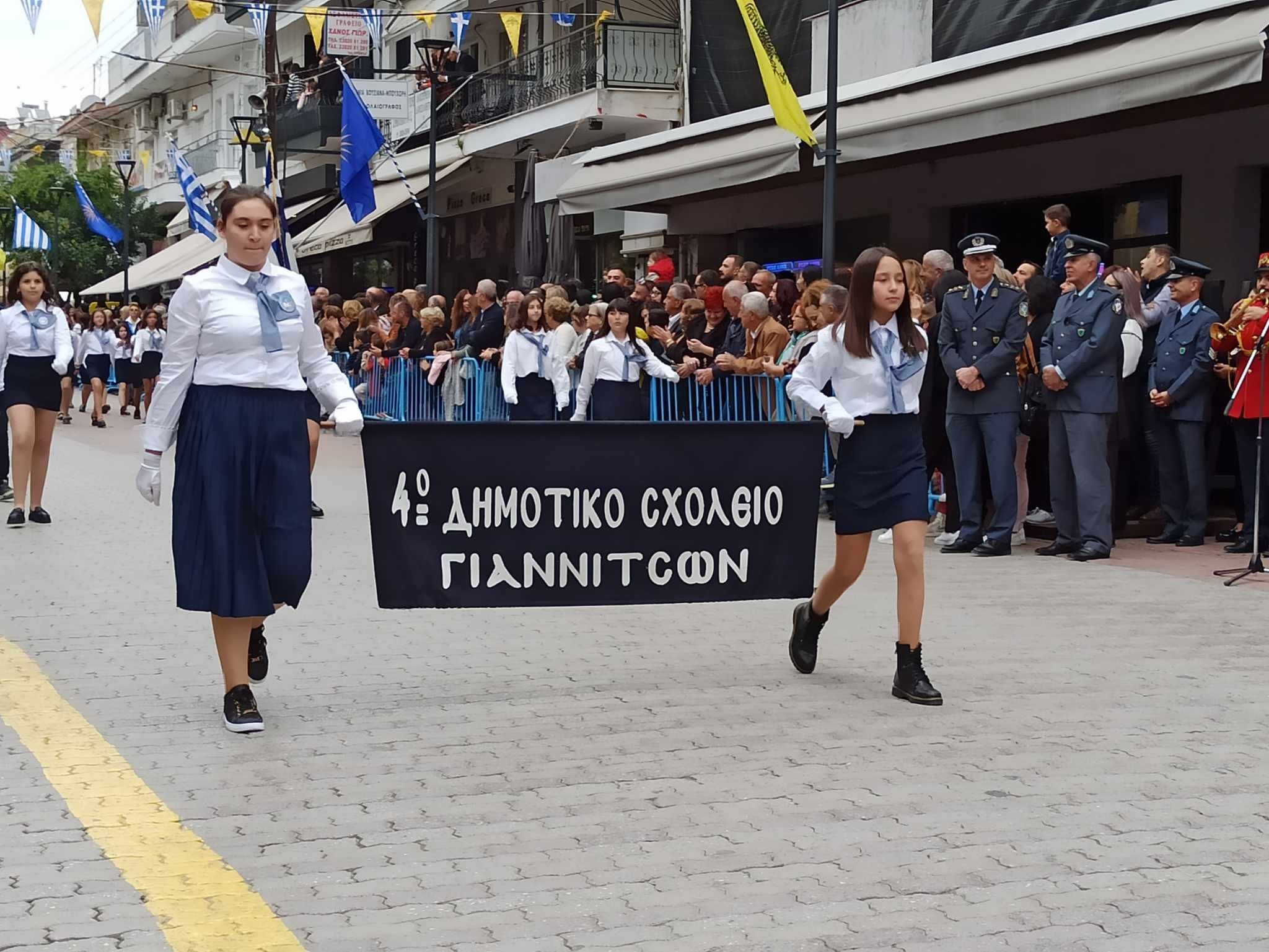 Γιαννιτσά/20η Οκτωβρίου: Θερμό κλίμα στην επετειακή παρέλαση της απελευθέρωσης της πόλης (φώτος)