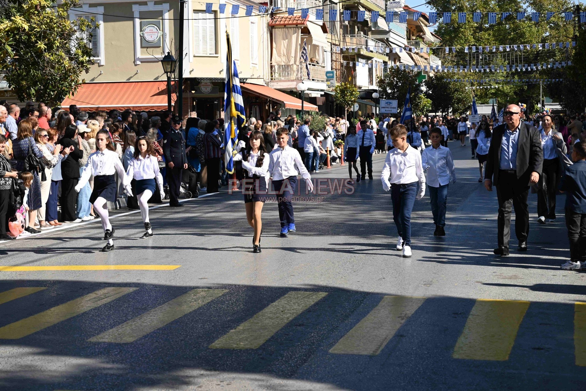Σκύδρα: Σχολεία και πολιτιστικοί σύλλογοι παρέλασαν περήφανα τιμώντας το ηρωικό "ΟΧΙ"