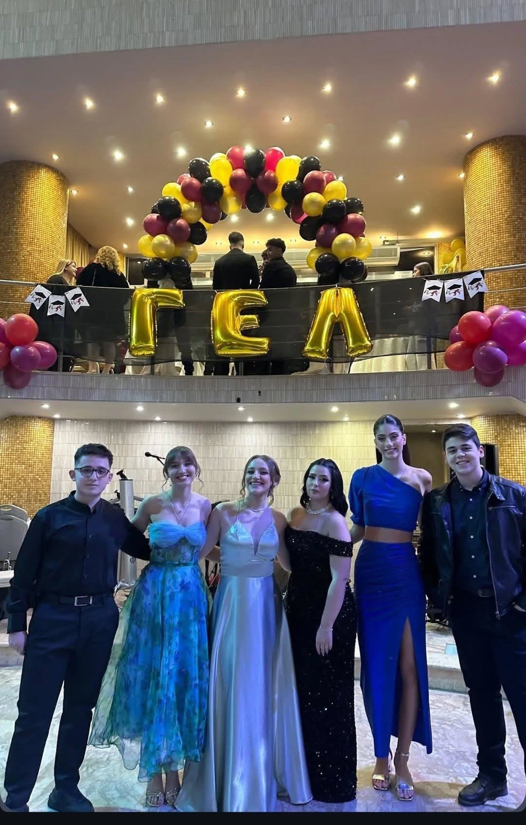 Ετήσιος Χορός της Γ’ Λυκείου ΓΕΛ Αριδαίας: Μια Βραδιά Γεμάτη Χαμόγελα και Ευχές