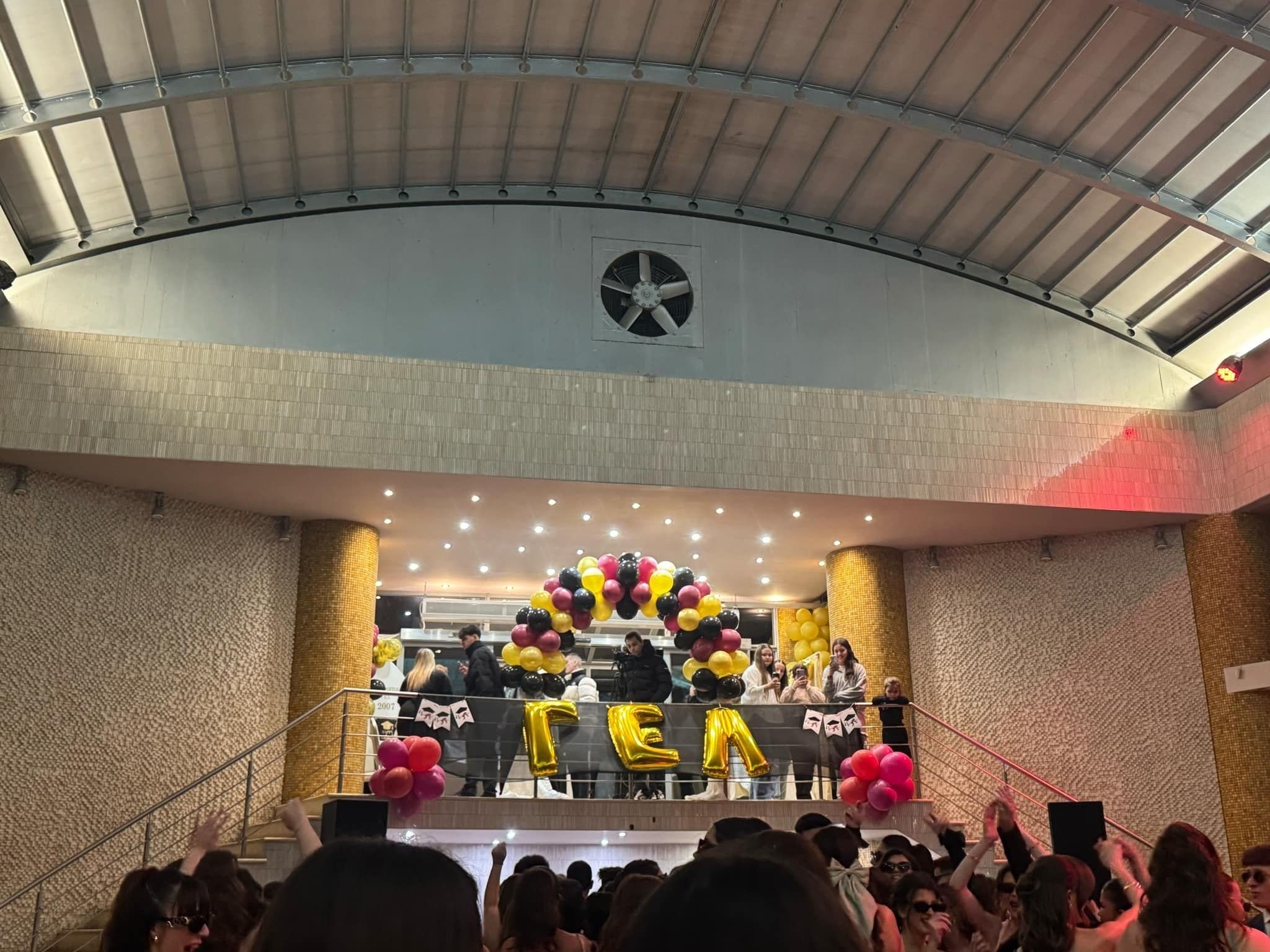 Ετήσιος Χορός της Γ’ Λυκείου ΓΕΛ Αριδαίας: Μια Βραδιά Γεμάτη Χαμόγελα και Ευχές