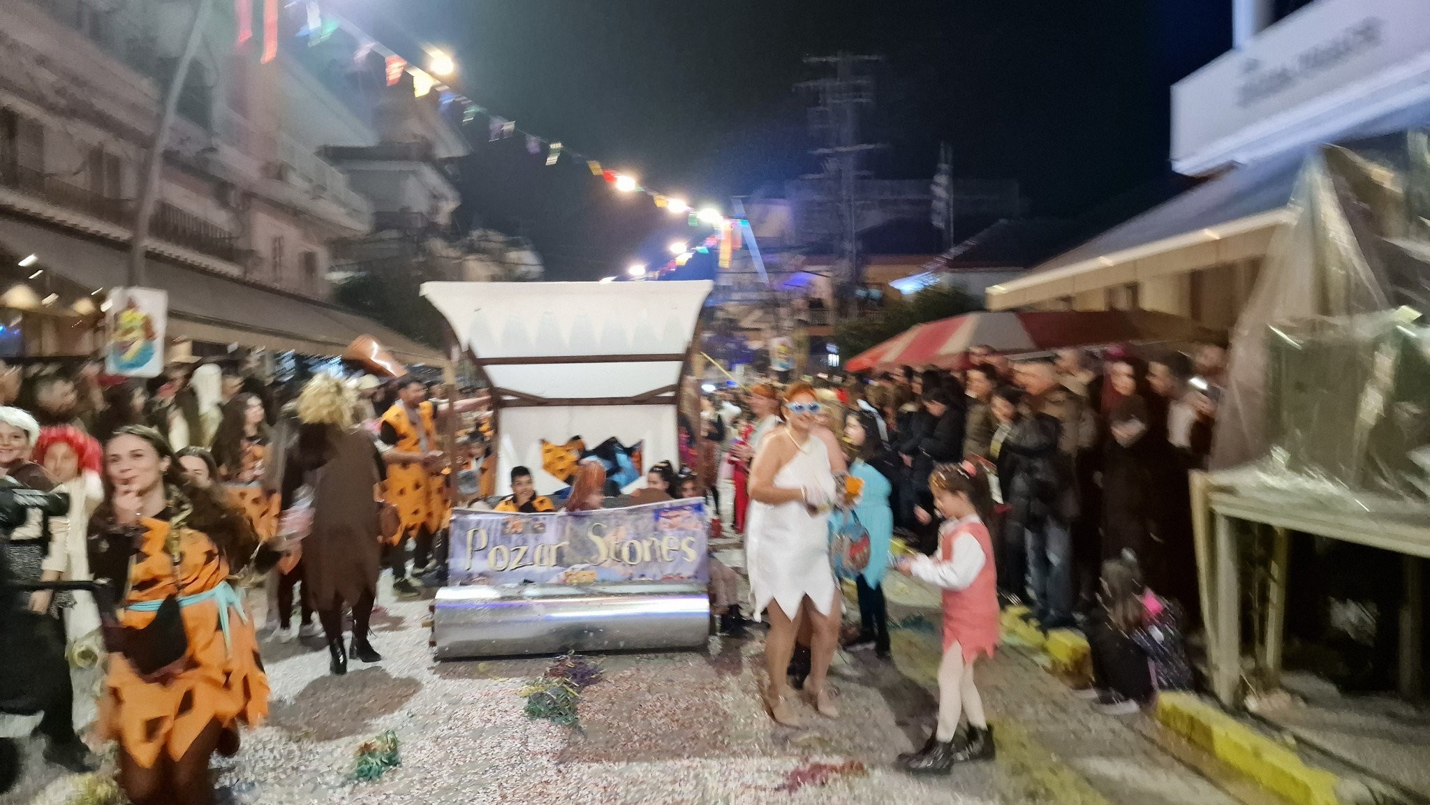 Λαμπερή και γεμάτη ενθουσιασμό η Μεγάλη Παρέλαση του Καρατζοβίτικου Καρναβαλιού
