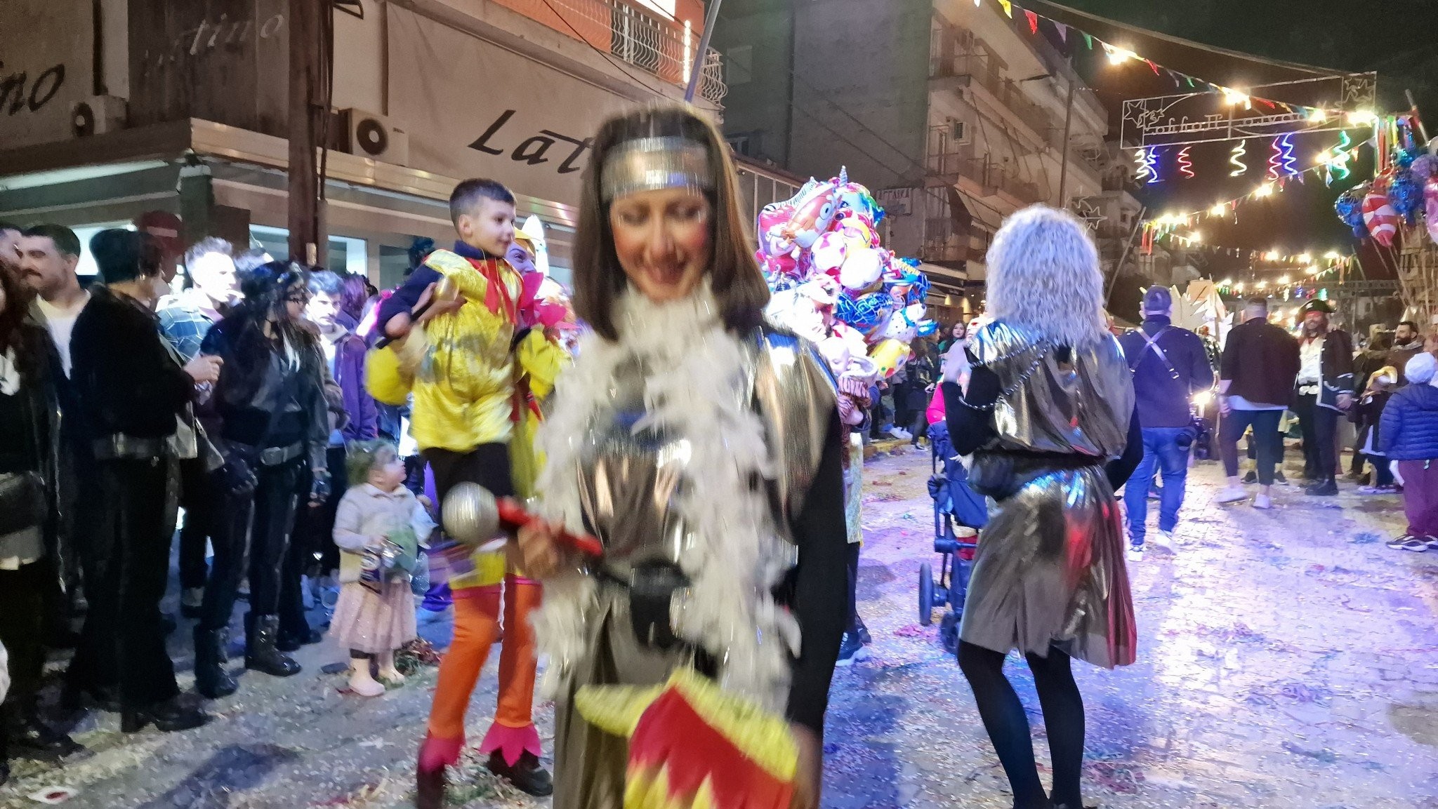 Λαμπερή και γεμάτη ενθουσιασμό η Μεγάλη Παρέλαση του Καρατζοβίτικου Καρναβαλιού