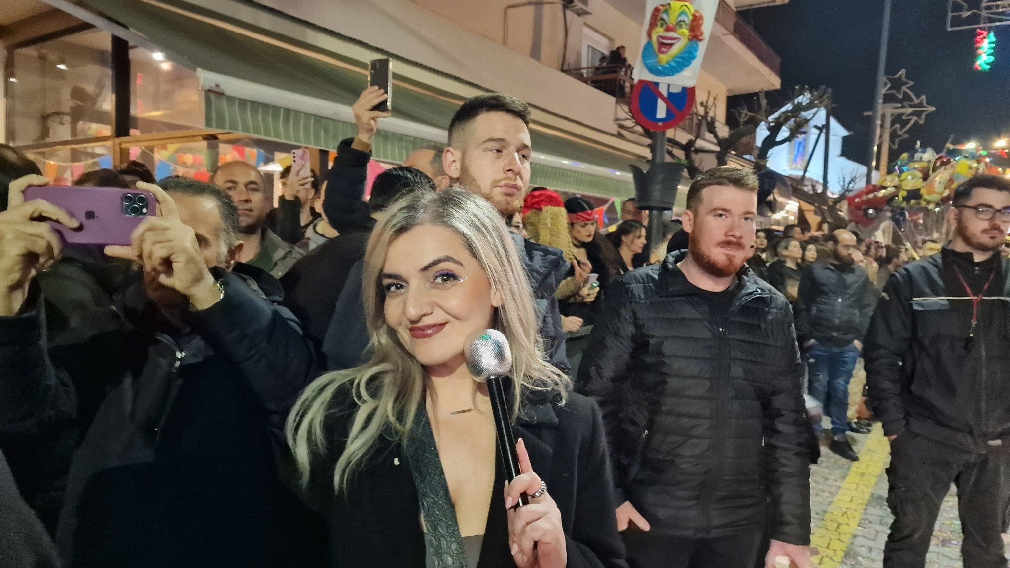 Λαμπερή και γεμάτη ενθουσιασμό η Μεγάλη Παρέλαση του Καρατζοβίτικου Καρναβαλιού