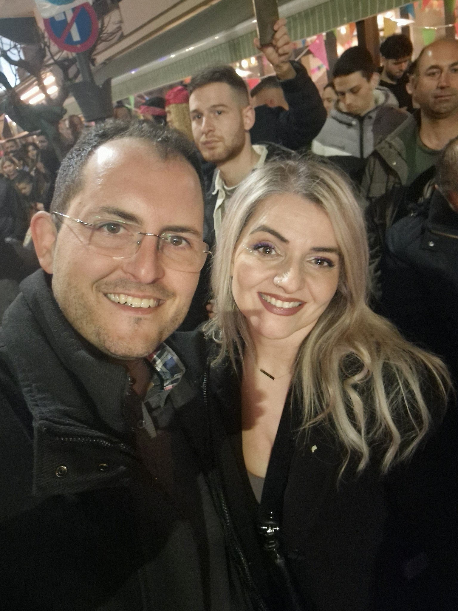 Λαμπερή και γεμάτη ενθουσιασμό η Μεγάλη Παρέλαση του Καρατζοβίτικου Καρναβαλιού