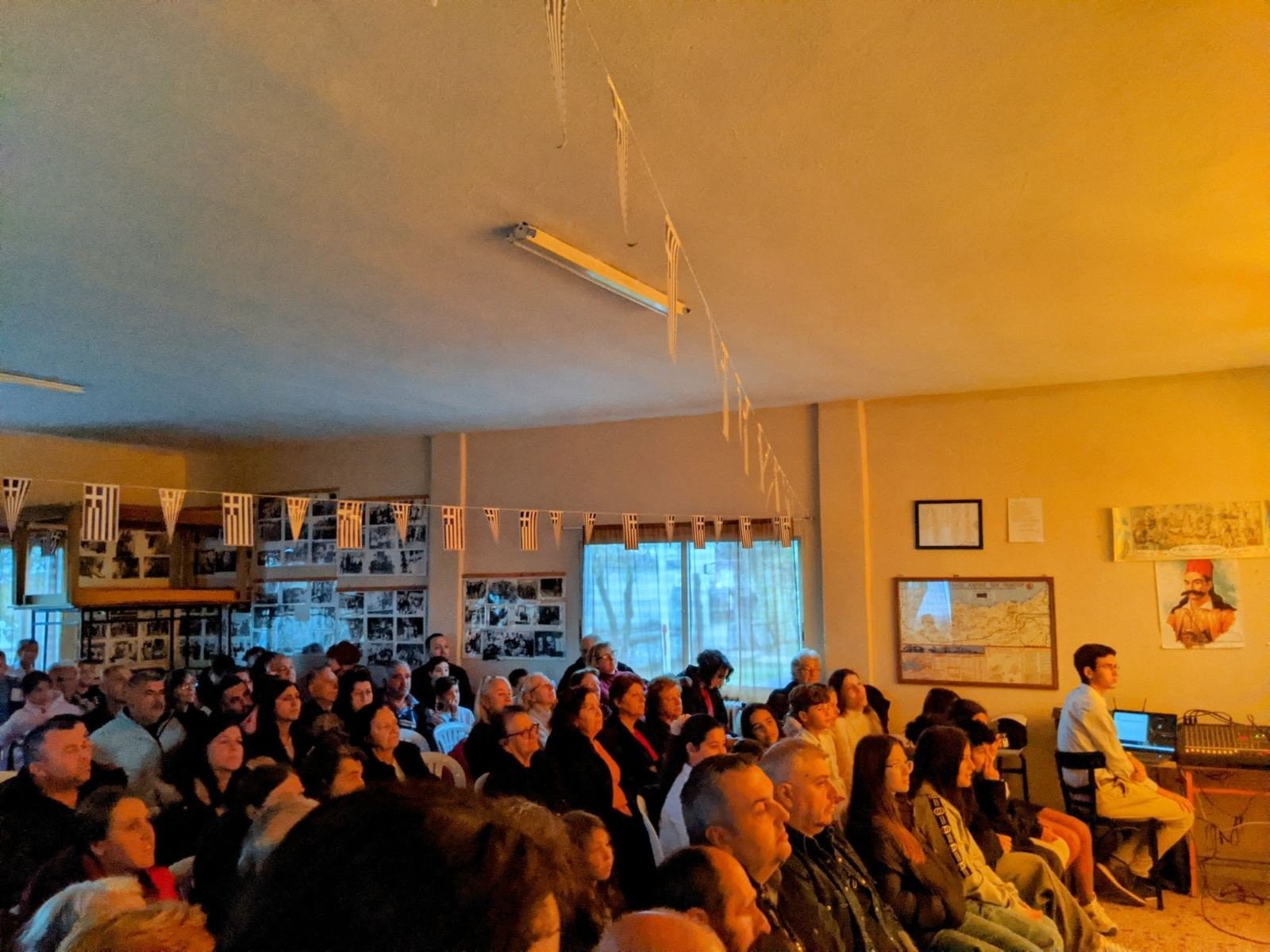 Μεγάλη επιτυχία για τη θεατρική παράσταση «Ο Αλέξανδρος Υψηλάντης και ο Ιερός Λόχος» στο Νεοχώρι