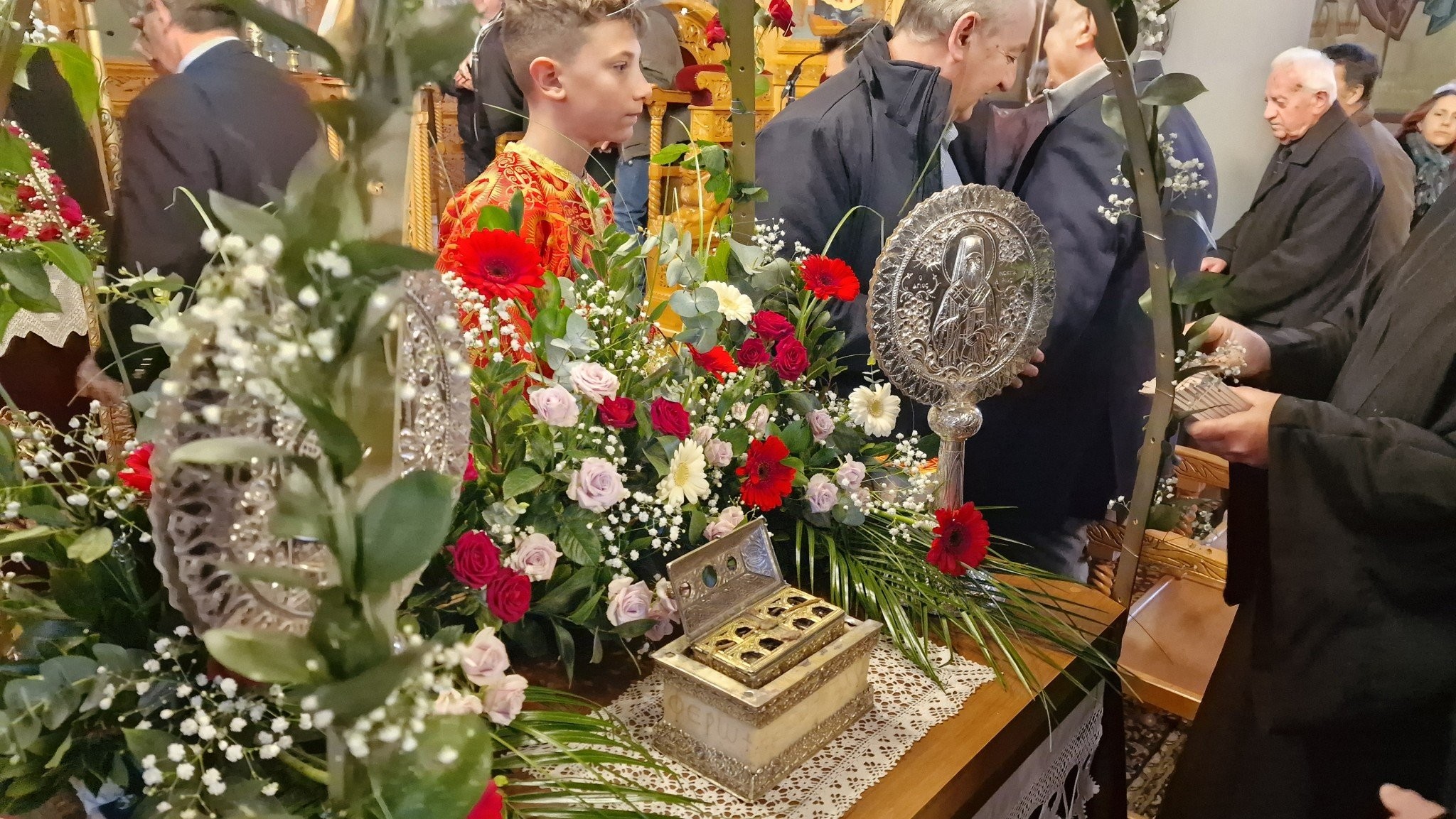 Αρχιερατική Θεία Λειτουργία στον Ιερό Ναό Αγίου Νεκταρίου Έδεσσας – Παρουσία των Αχράντων Παθών