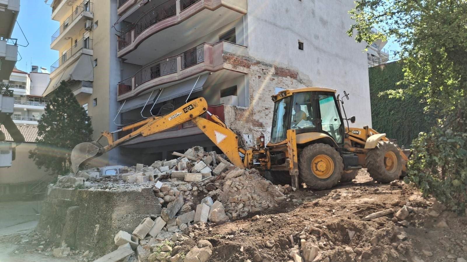 Διανοίξεις στα Γιαννιτσά – Ικανοποιούνται χρόνια αιτήματα στις οδούς Αρσούς, Κασάπη και στην πλατεία ΠΙΚΠΑ