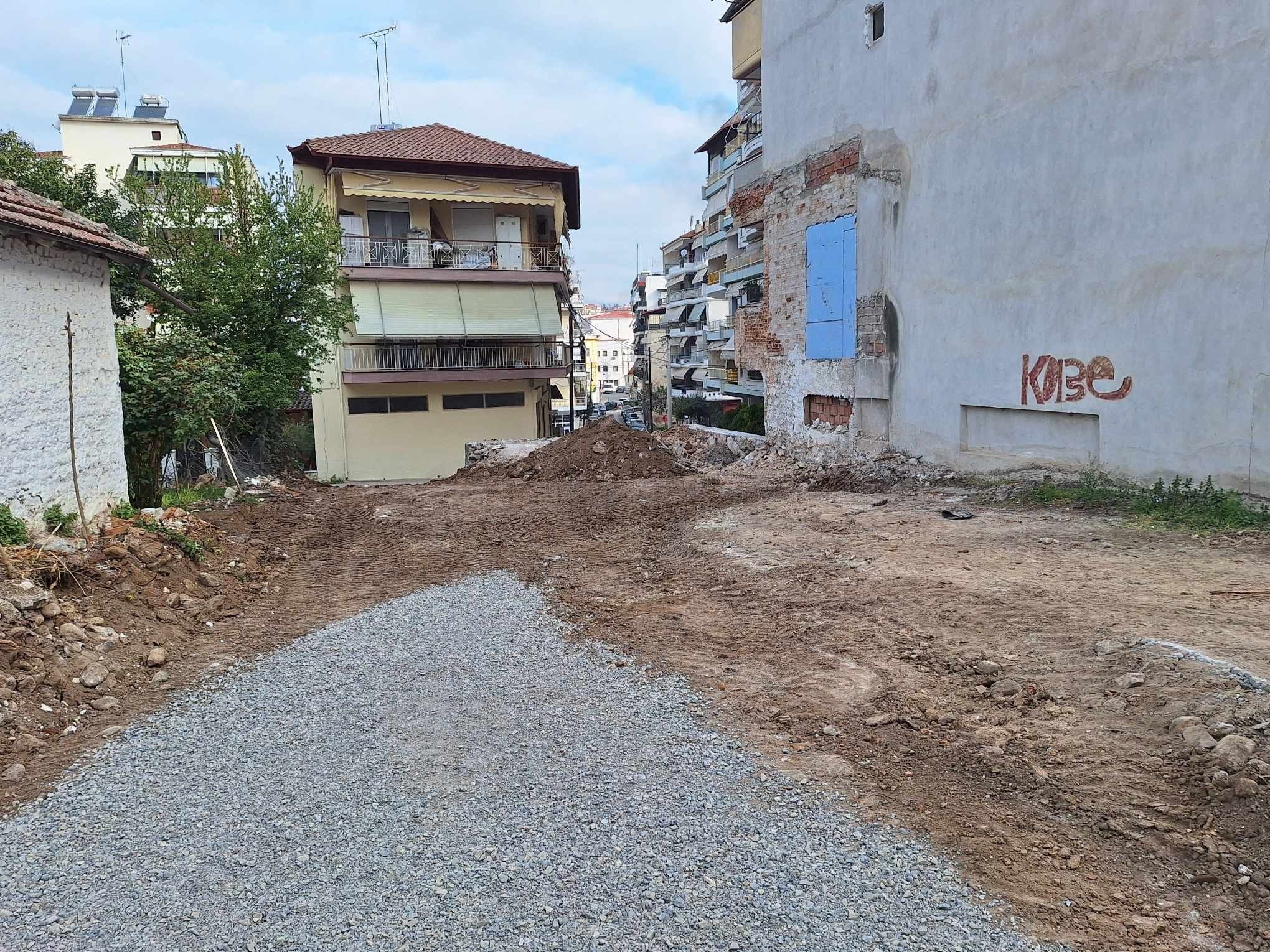 Διανοίξεις στα Γιαννιτσά – Ικανοποιούνται χρόνια αιτήματα στις οδούς Αρσούς, Κασάπη και στην πλατεία ΠΙΚΠΑ