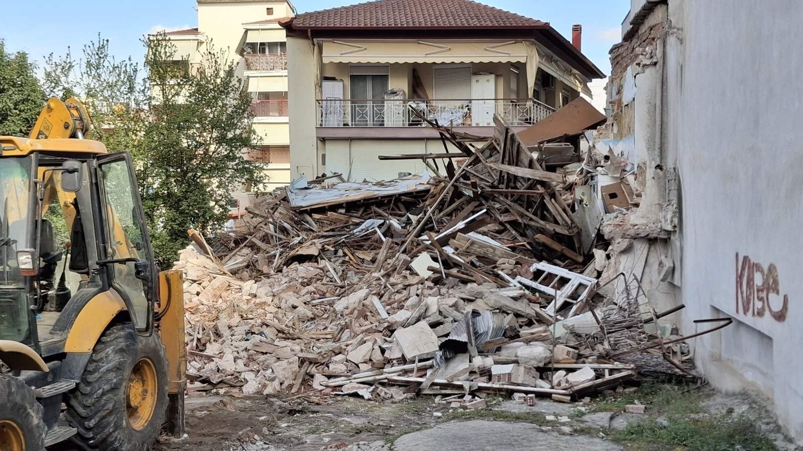 Διανοίξεις στα Γιαννιτσά – Ικανοποιούνται χρόνια αιτήματα στις οδούς Αρσούς, Κασάπη και στην πλατεία ΠΙΚΠΑ