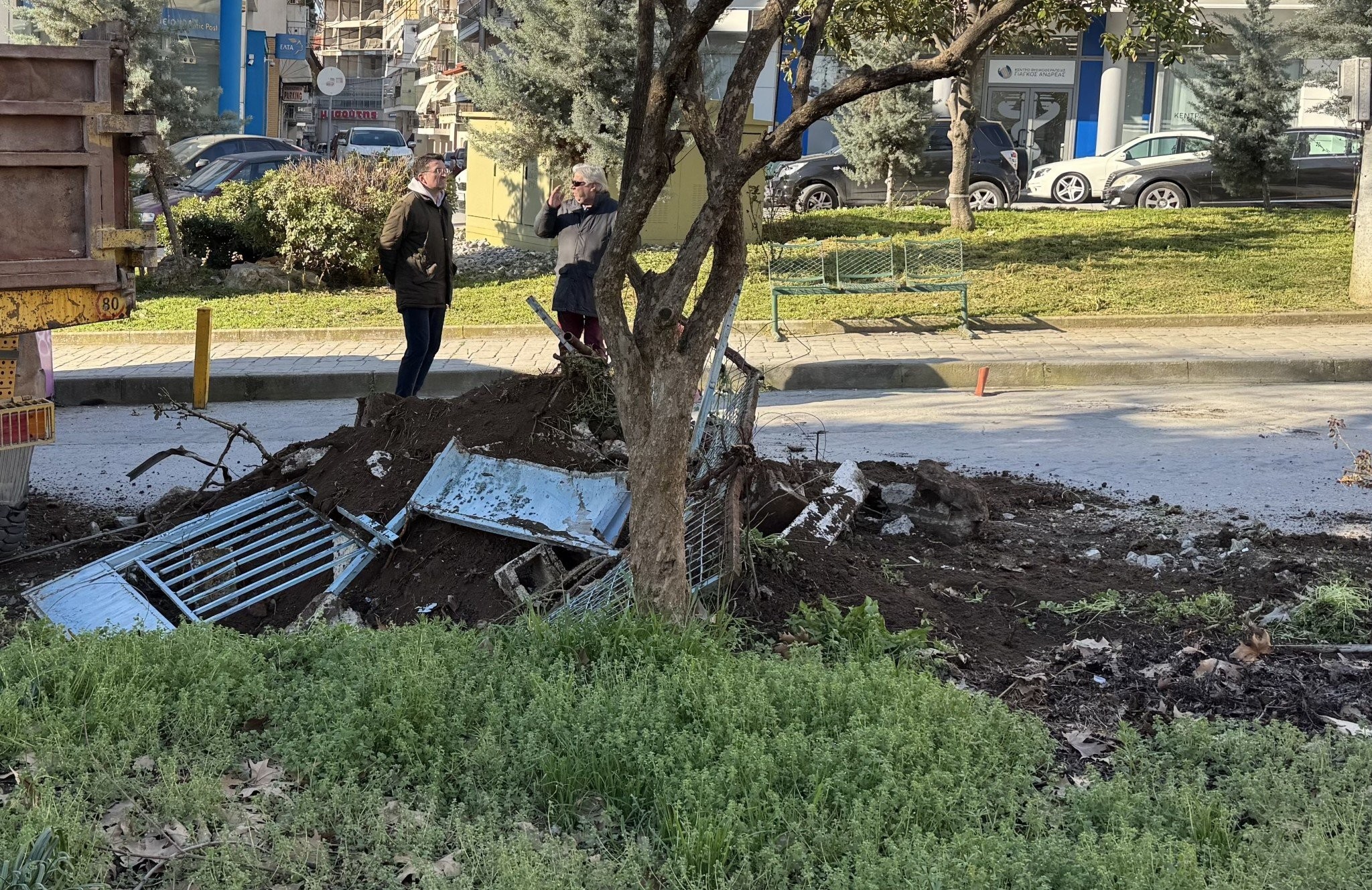 Διανοίξεις στα Γιαννιτσά – Ικανοποιούνται χρόνια αιτήματα στις οδούς Αρσούς, Κασάπη και στην πλατεία ΠΙΚΠΑ