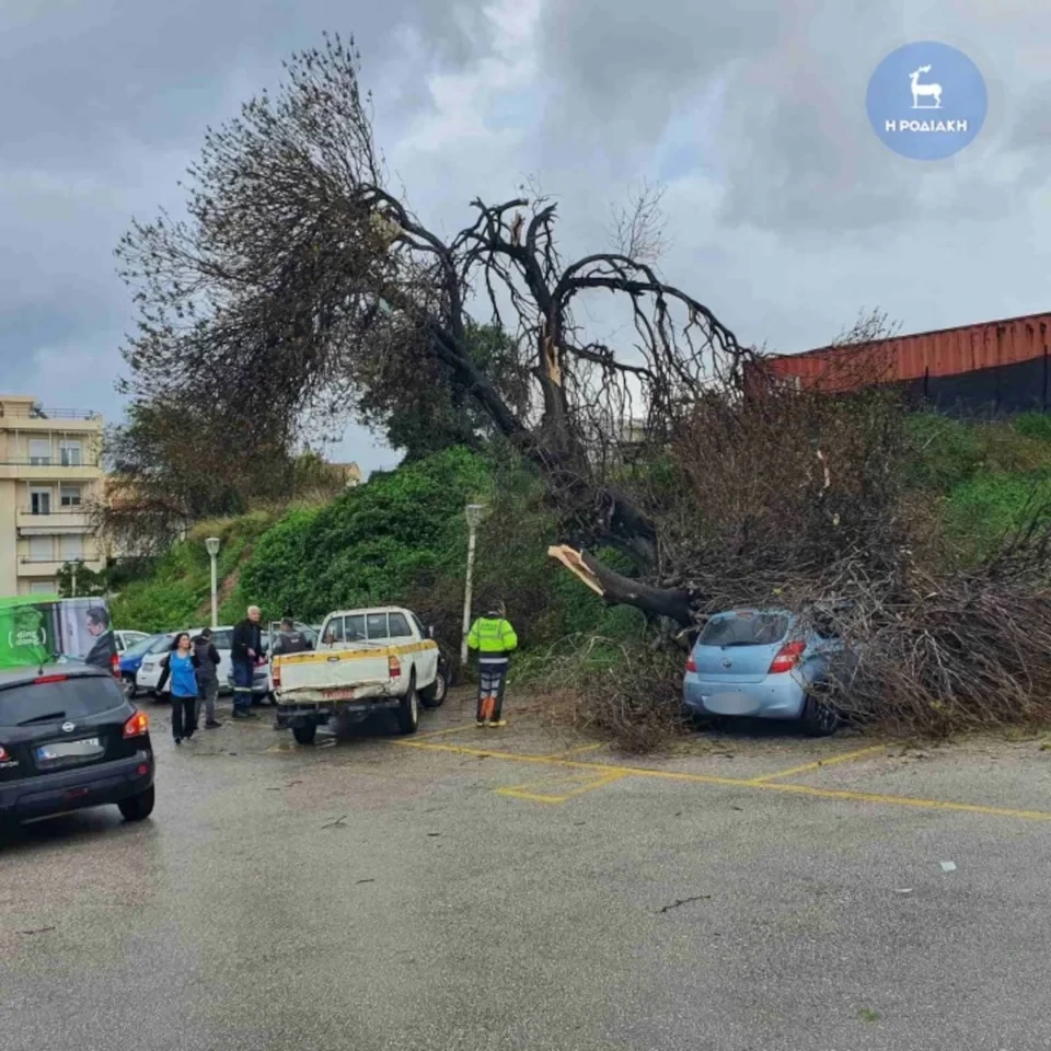 Κακοκαιρία: Πάρος και Μύκονος μετρούν τις πληγές τους