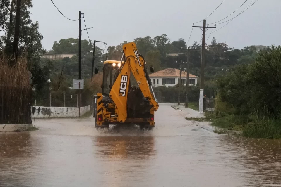 Κακοκαιρία: Πάρος και Μύκονος μετρούν τις πληγές τους