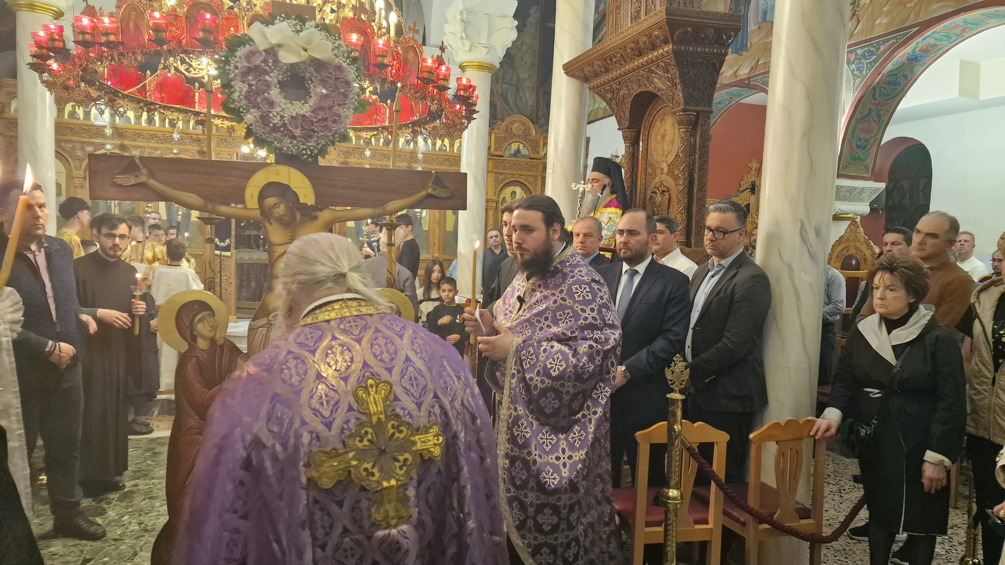 Η Ακολουθία των Παθών στον Ιερό Ναό Αγίων Κωνσταντίνου και Ελένης Γιαννιτσών – Χοροστάτησε ο Θεοφιλέστατος Επίσκοπος Αλμωπίας Στέφανος