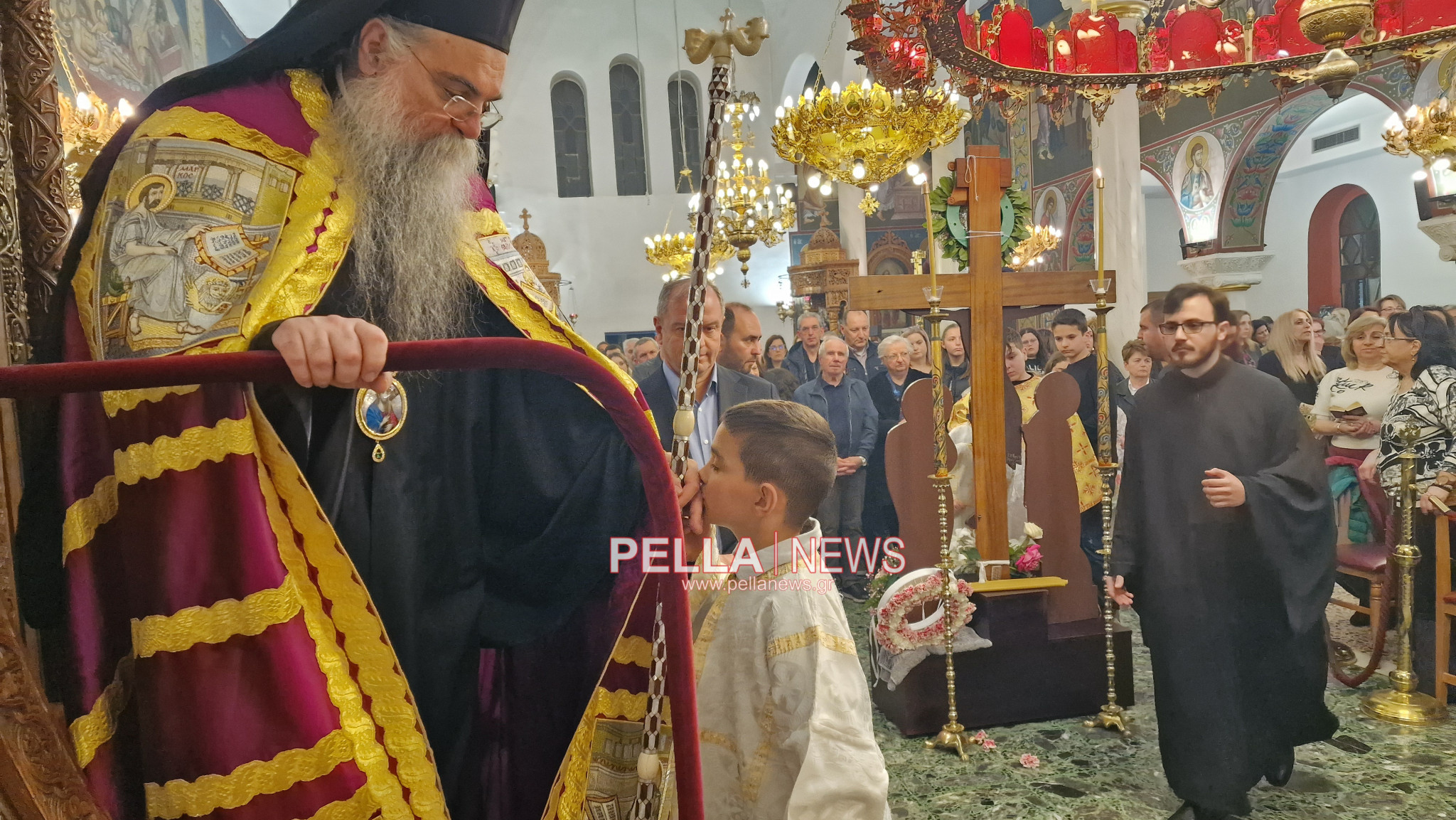 Η Ακολουθία των Παθών στον Ιερό Ναό Αγίων Κωνσταντίνου και Ελένης Γιαννιτσών – Χοροστάτησε ο Θεοφιλέστατος Επίσκοπος Αλμωπίας Στέφανος