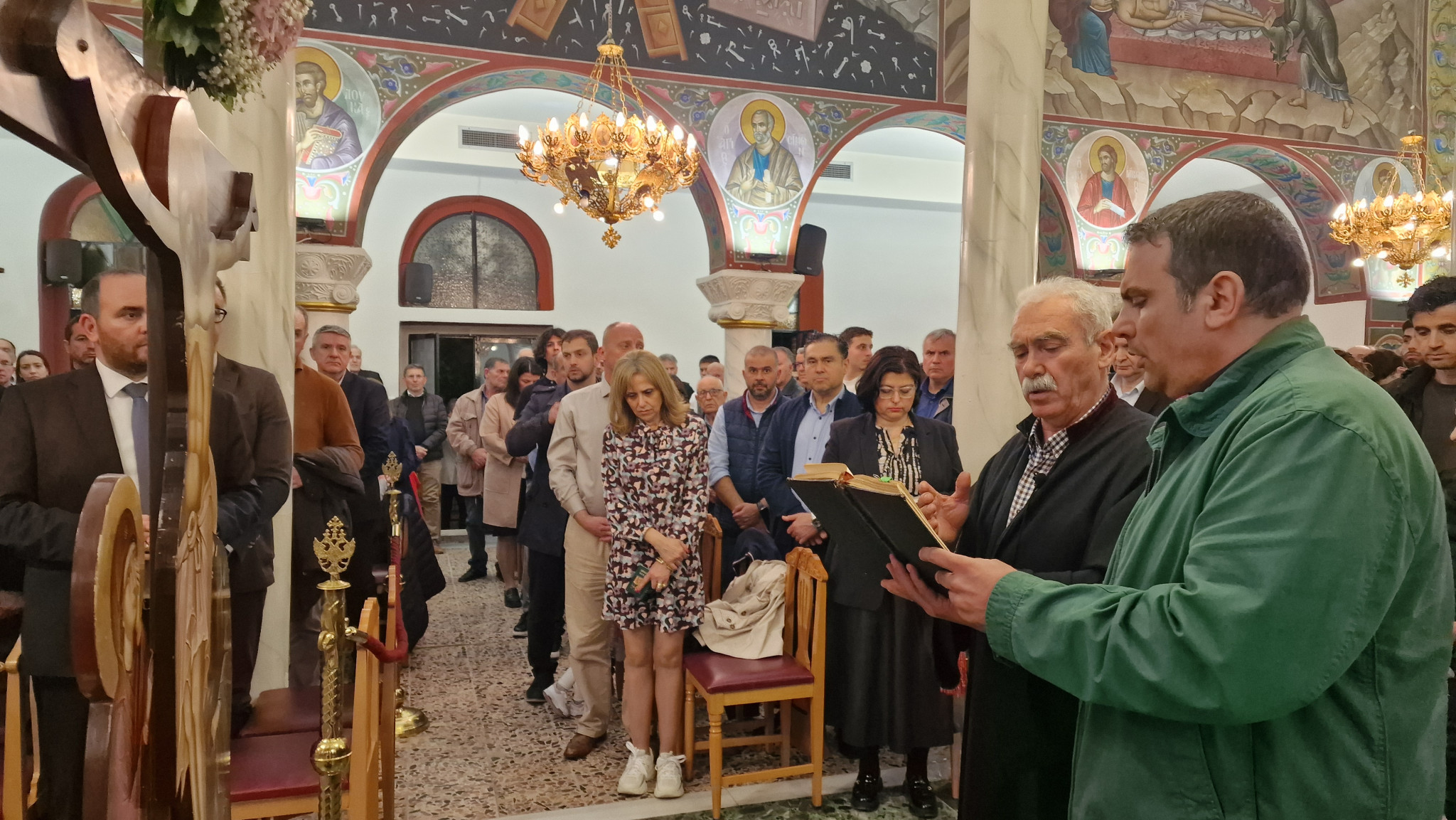 Η Ακολουθία των Παθών στον Ιερό Ναό Αγίων Κωνσταντίνου και Ελένης Γιαννιτσών – Χοροστάτησε ο Θεοφιλέστατος Επίσκοπος Αλμωπίας Στέφανος