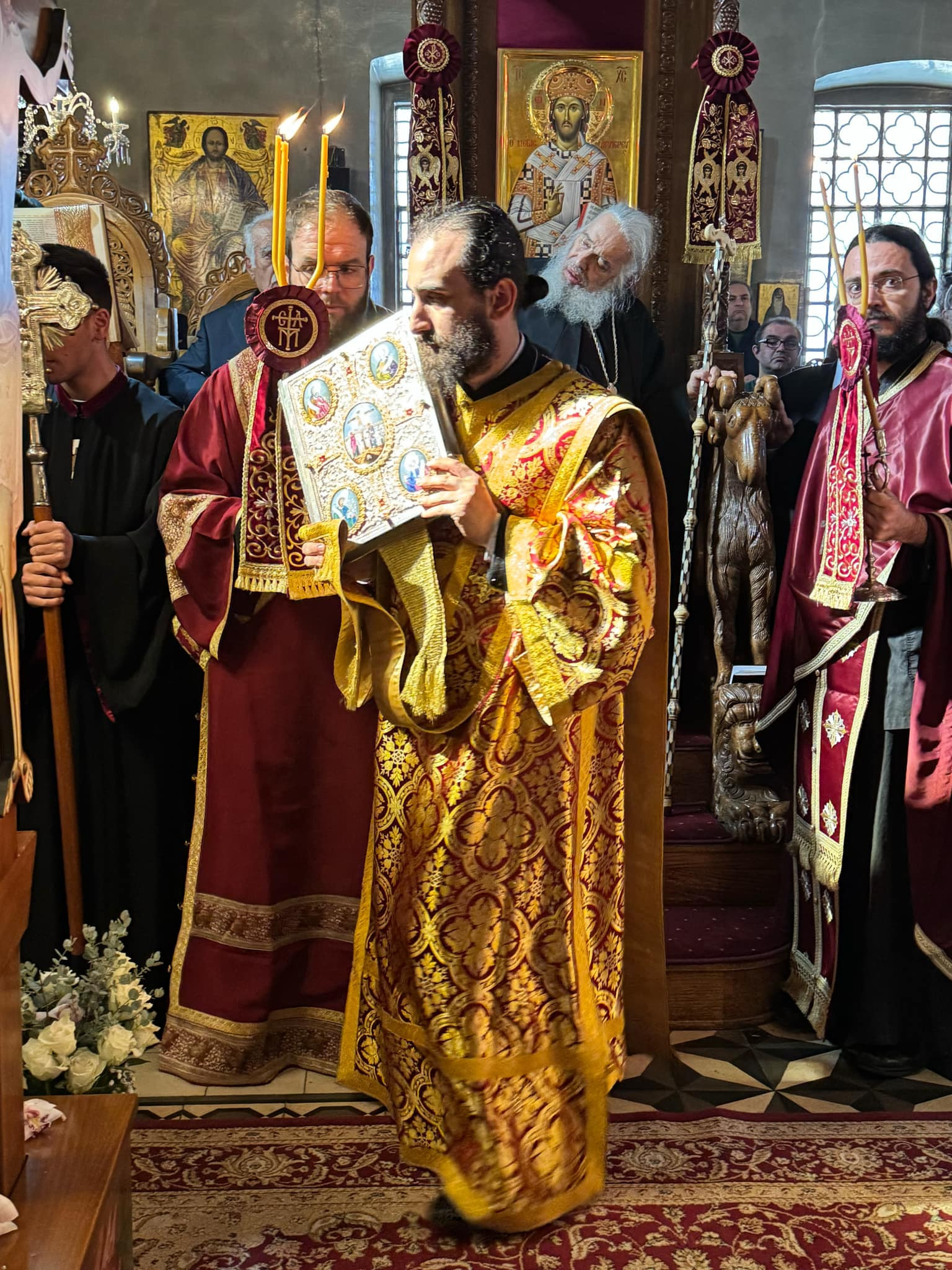 Σε εξέλιξη ο Εσπερινός της Αποκαθήλωσης στον Ιερό Ναό Κοιμήσεως της Θεοτόκου Γιαννιτσών