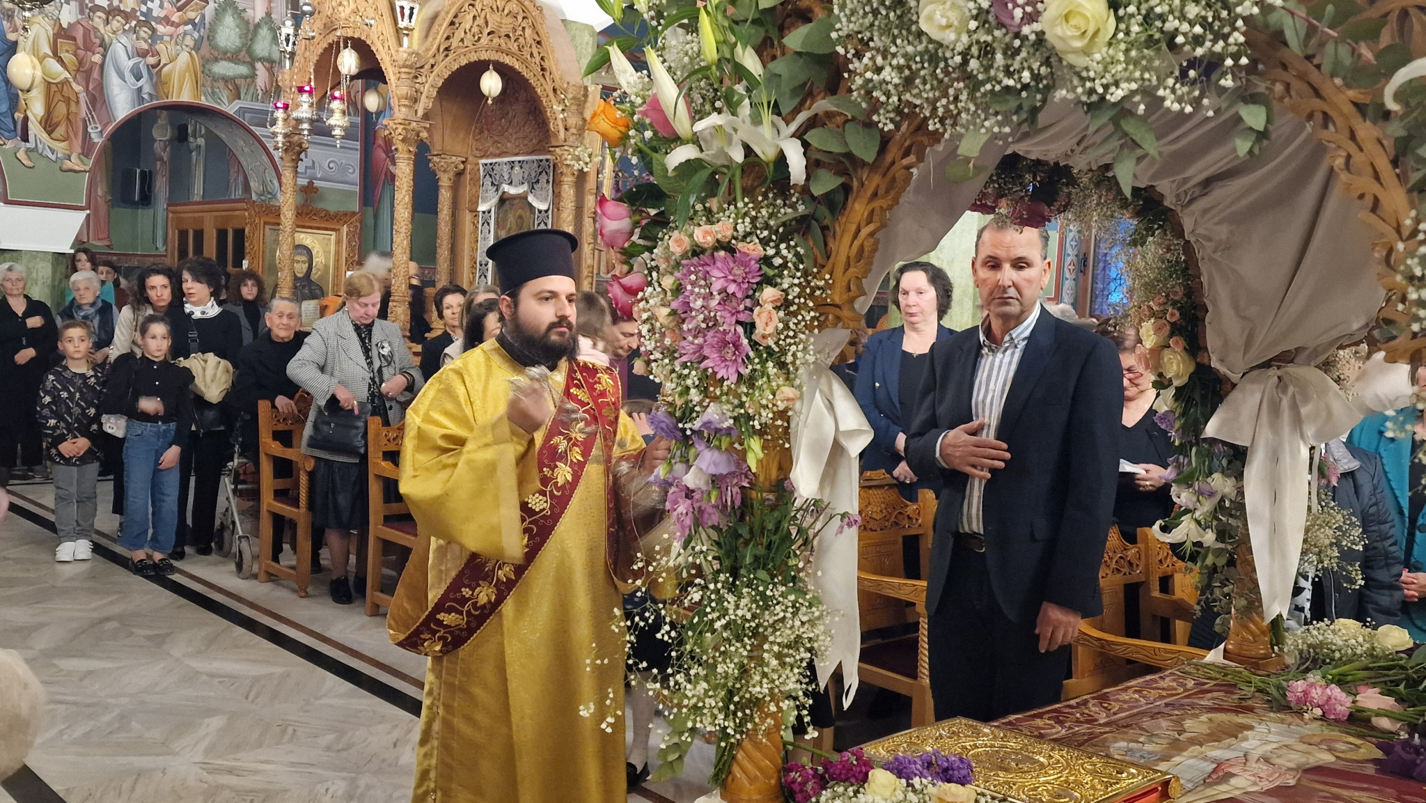 Ο Θεοφιλέστατος Επίσκοπος Αλμωπίας Στέφανος έψαλε τα Εγκώμια του Επιταφίου στον Ιερό Ναό Αγίων Νικάνδρου και Ιωαννικίου Αριδαίας