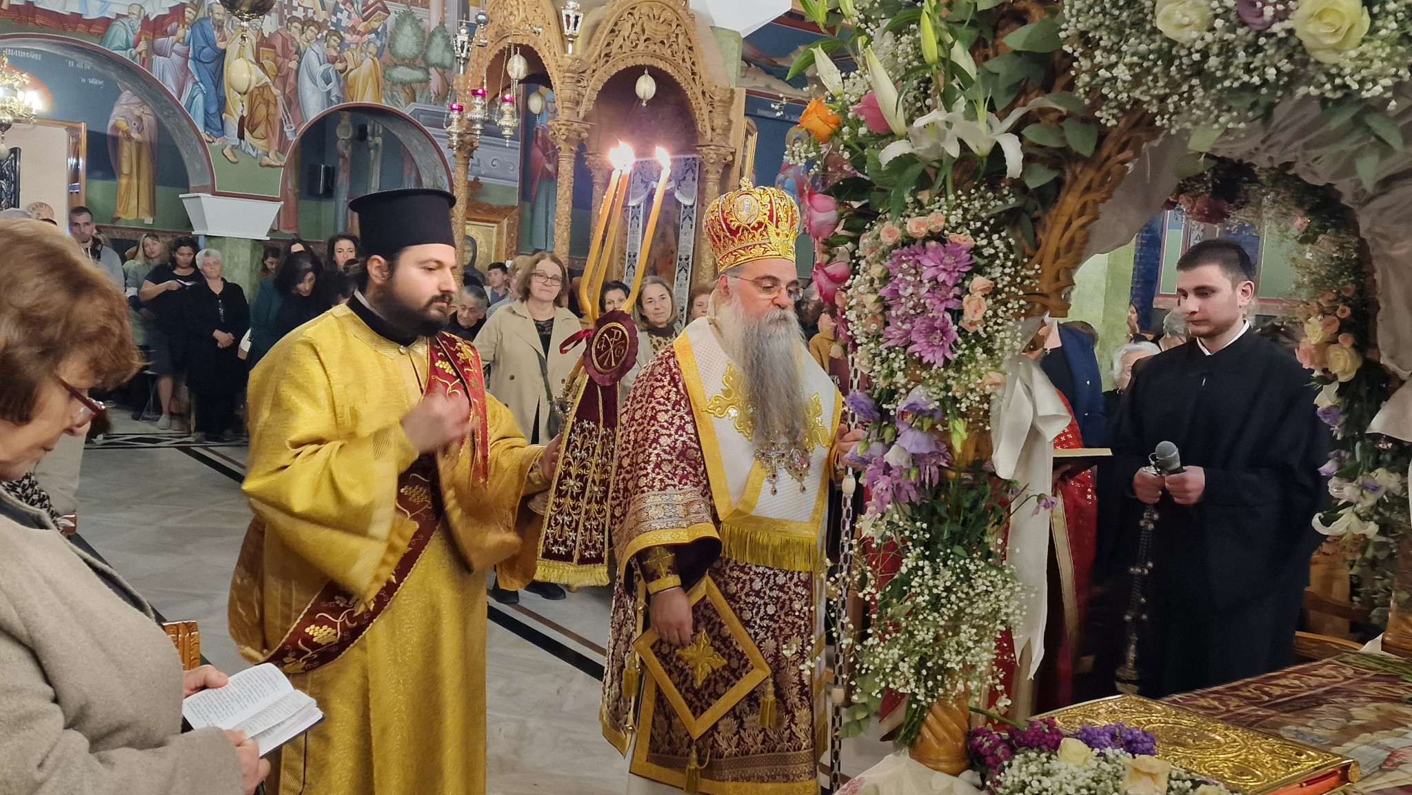 Ο Θεοφιλέστατος Επίσκοπος Αλμωπίας Στέφανος έψαλε τα Εγκώμια του Επιταφίου στον Ιερό Ναό Αγίων Νικάνδρου και Ιωαννικίου Αριδαίας