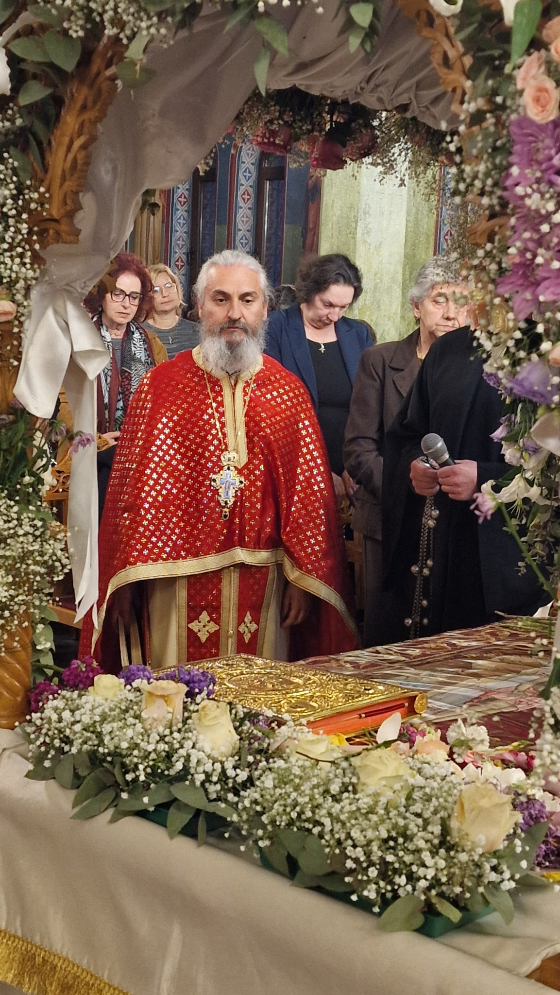 Ο Θεοφιλέστατος Επίσκοπος Αλμωπίας Στέφανος έψαλε τα Εγκώμια του Επιταφίου στον Ιερό Ναό Αγίων Νικάνδρου και Ιωαννικίου Αριδαίας