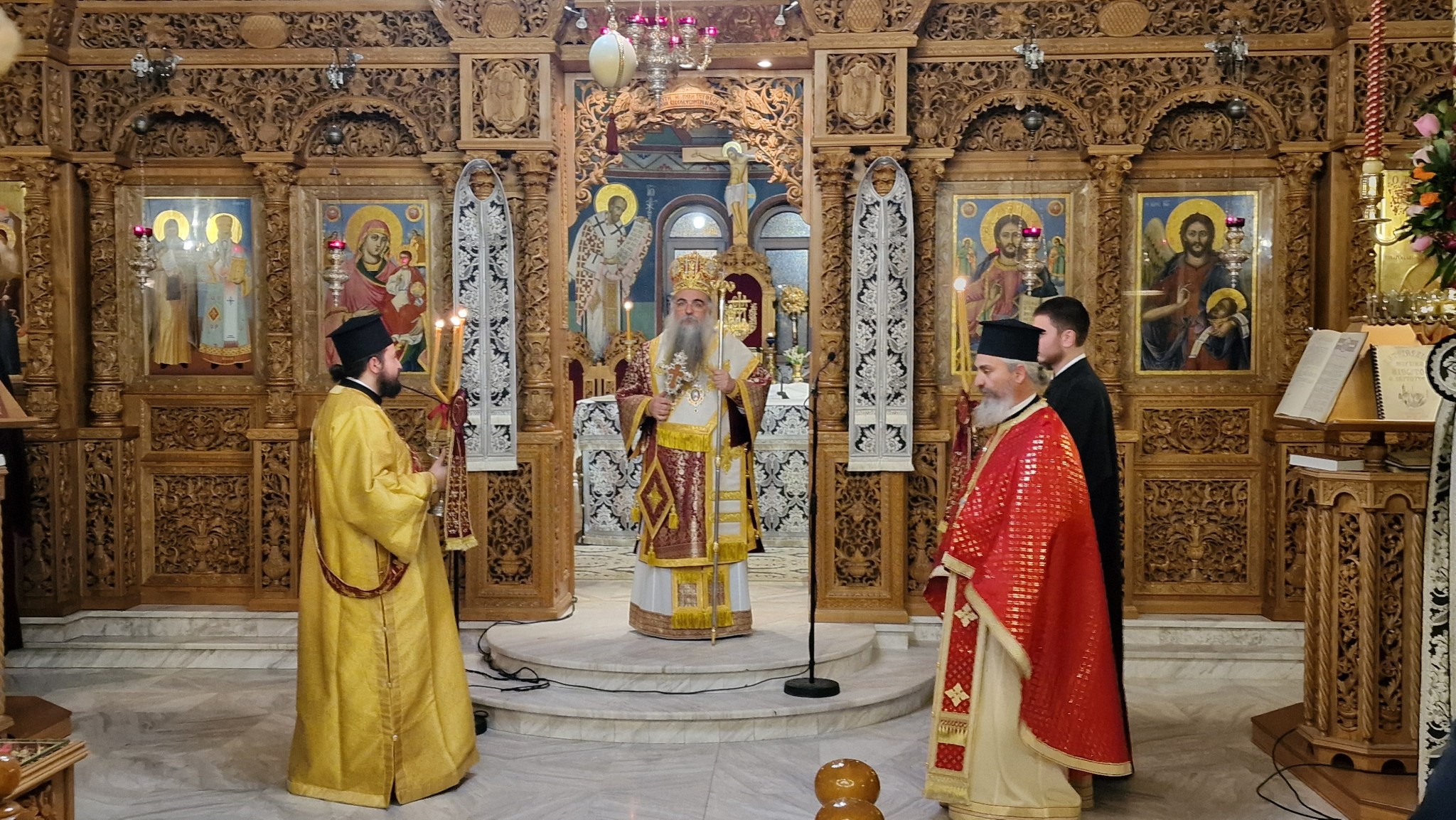 Ο Θεοφιλέστατος Επίσκοπος Αλμωπίας Στέφανος έψαλε τα Εγκώμια του Επιταφίου στον Ιερό Ναό Αγίων Νικάνδρου και Ιωαννικίου Αριδαίας