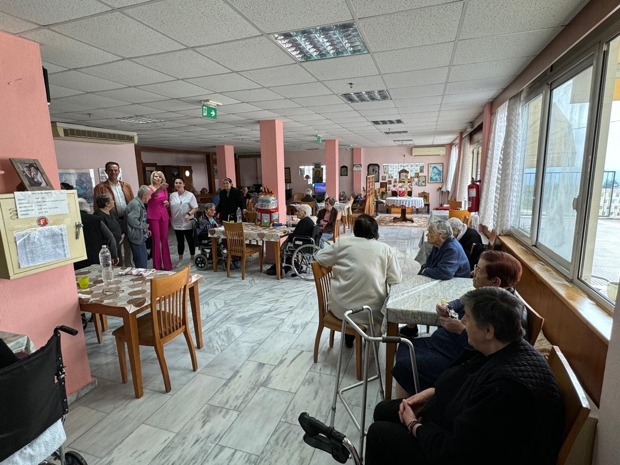 Επισκέψεις Θεοδώρας Τζάκρη στα Γεύματα Αγάπης στην Έδεσσα, τα Γιαννιτσά και την Σκύδρα, στο Γηροκομείο της Έδεσσας και το Ορφανοτροφείο Γιαννιτσών