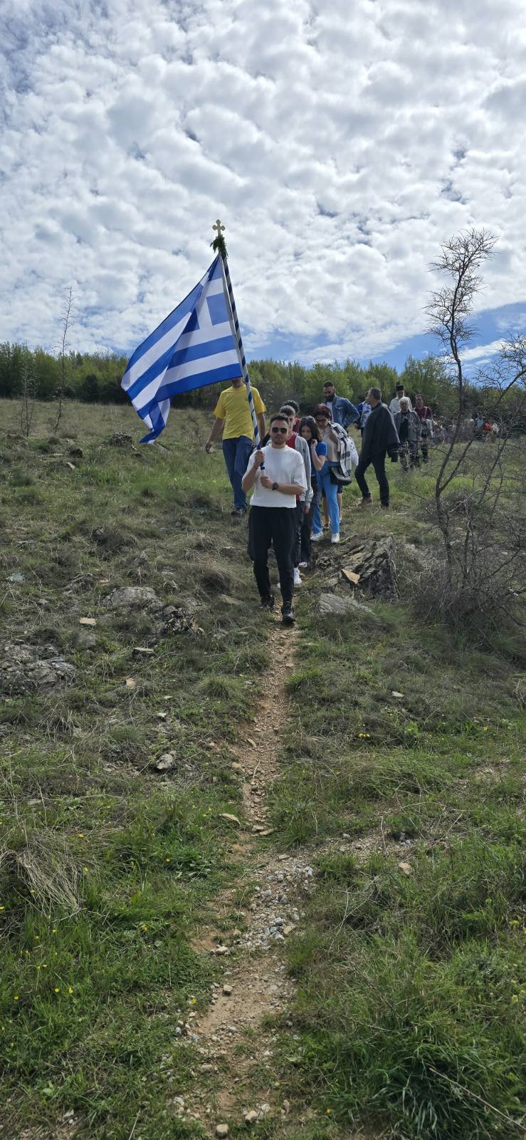 Το έθιμο "Ντουπουκρούτζ" στην Περίκλεια: Ανάβαση στον λόφο και δέηση στον Άγιο Αθανάσιο