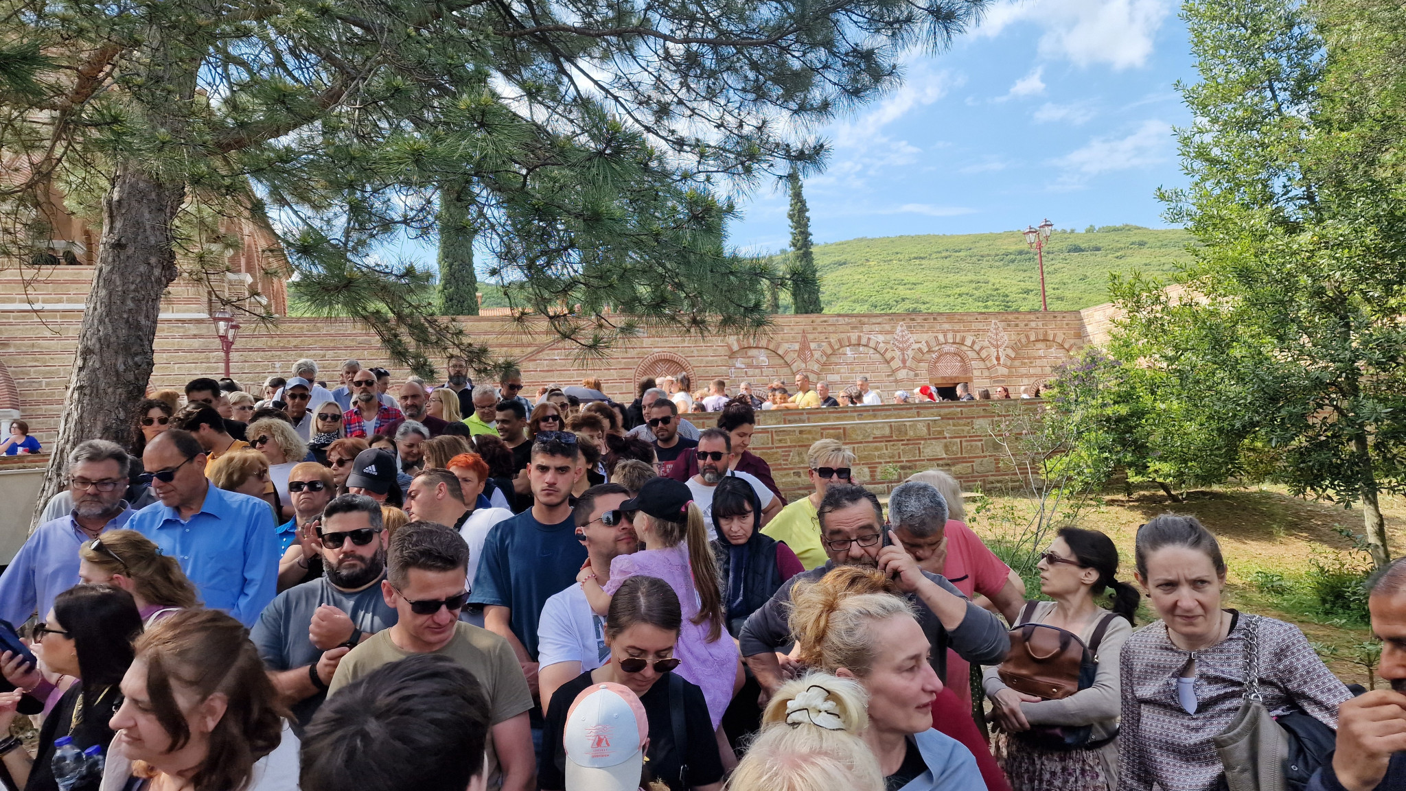 Πλήθος πιστών στον Άγιο Παΐσιο στη Σουρωτή το Σάββατο το πρωί