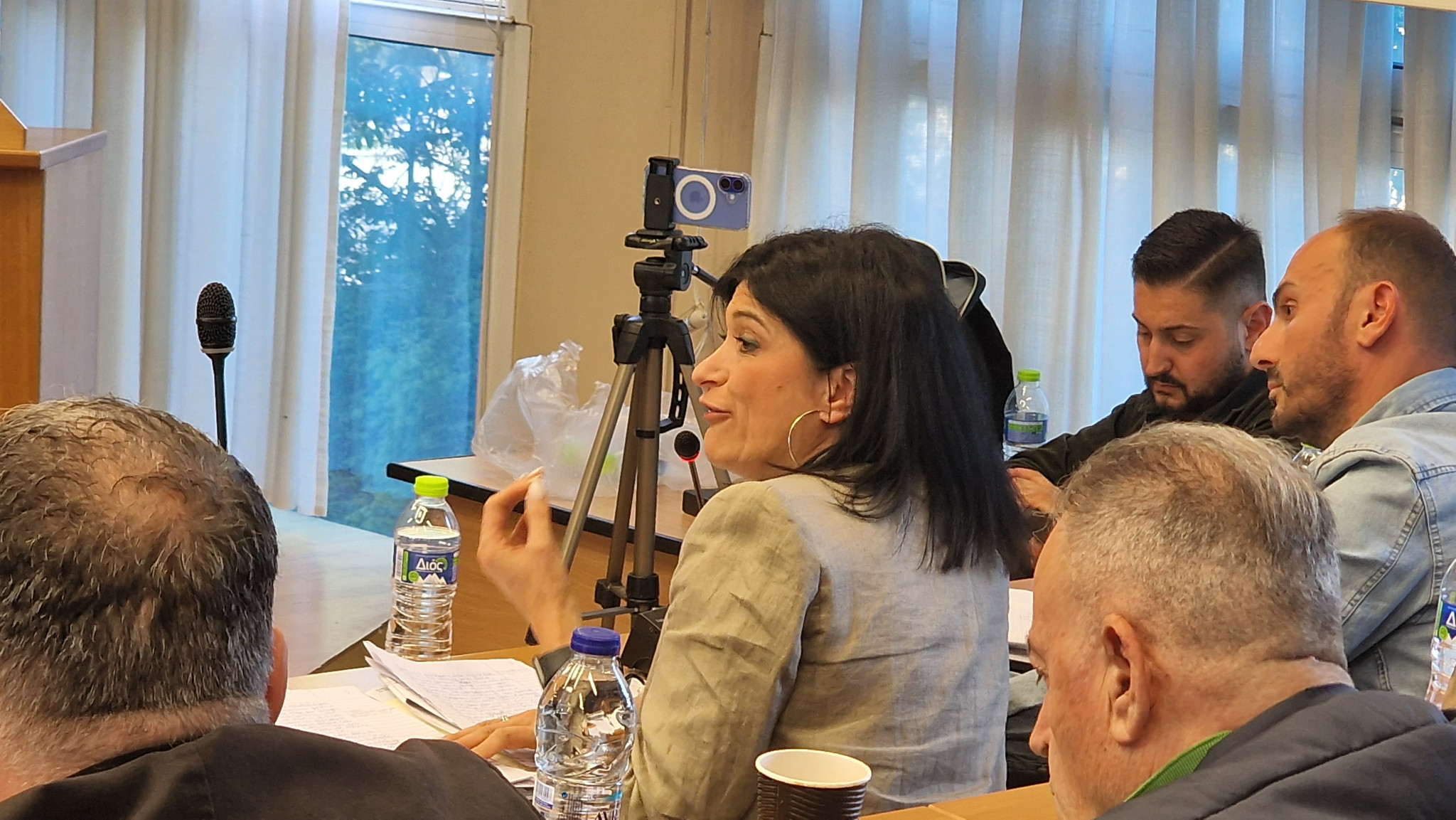 Ένταση και αποχωρήσεις στη συνεδρίαση του Δημοτικού Συμβουλίου Αλμωπίας – Στο επίκεντρο τα δημοτικά τέλη, η οικονομική πορεία του Δήμου και η καθημερινότητα