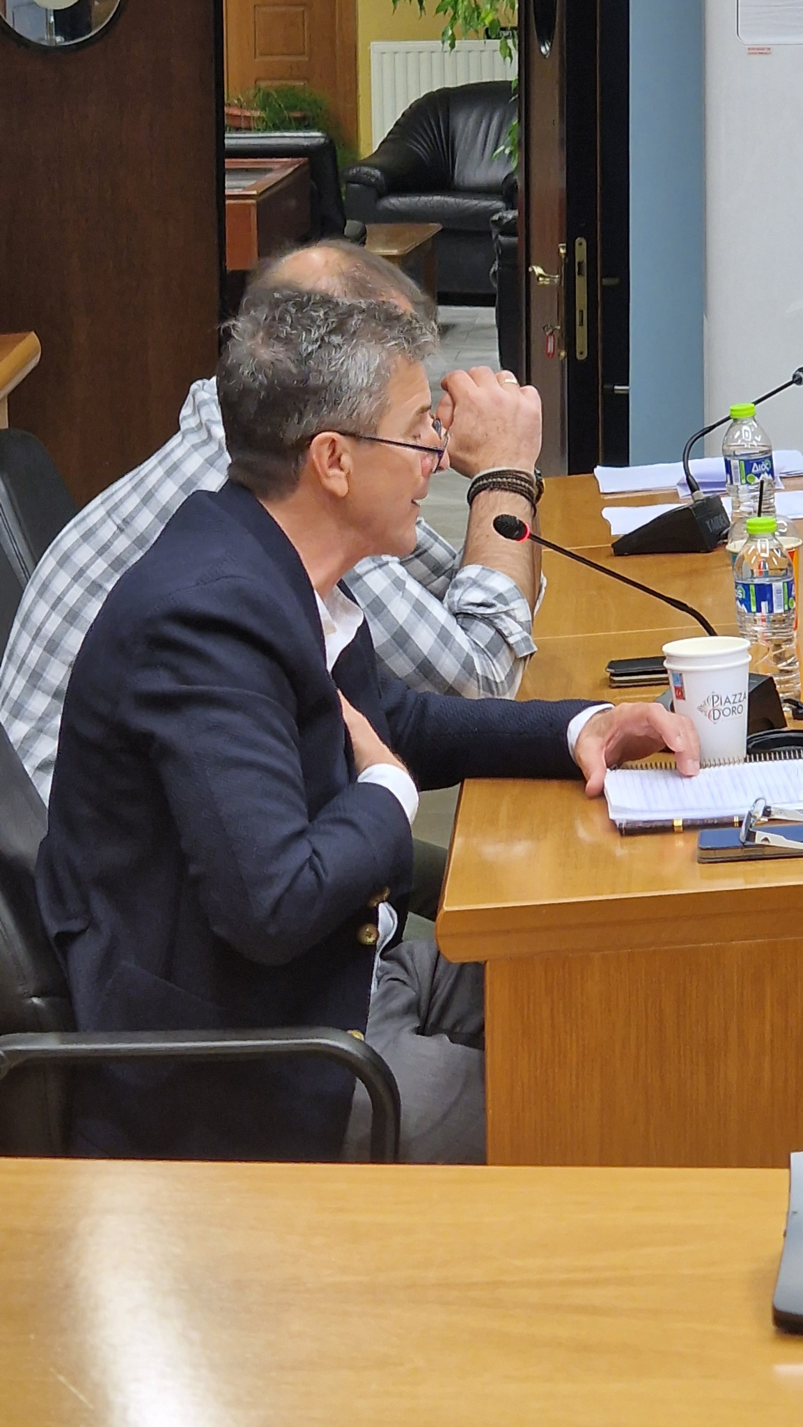 Ένταση και αποχωρήσεις στη συνεδρίαση του Δημοτικού Συμβουλίου Αλμωπίας – Στο επίκεντρο τα δημοτικά τέλη, η οικονομική πορεία του Δήμου και η καθημερινότητα
