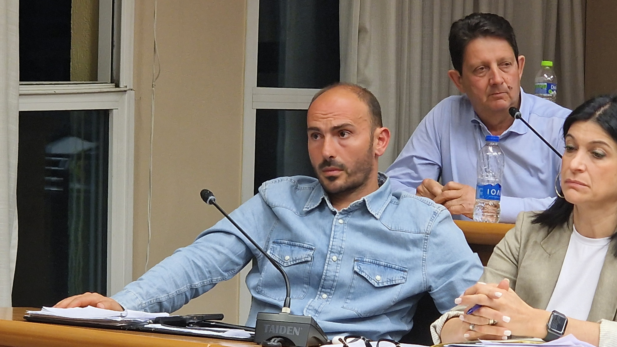 Ένταση και αποχωρήσεις στη συνεδρίαση του Δημοτικού Συμβουλίου Αλμωπίας – Στο επίκεντρο τα δημοτικά τέλη, η οικονομική πορεία του Δήμου και η καθημερινότητα