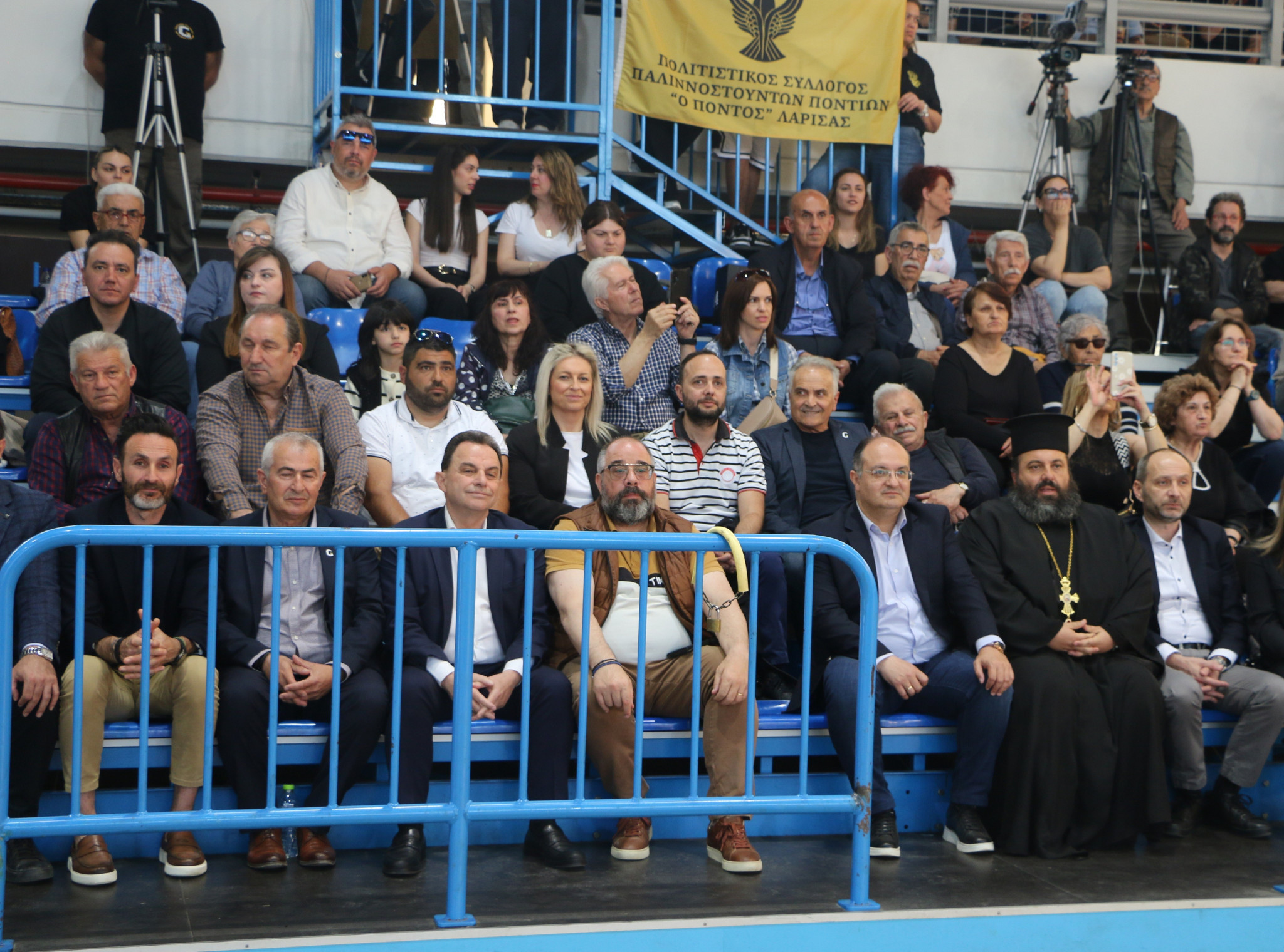 Άξια πρέσβειρα των παραδόσεων του Πόντου η νέα γενιά – Αποθεώθηκε  στο 14ο Παιδικό – Εφηβικό Φεστιβάλ Ποντιακών Χορών