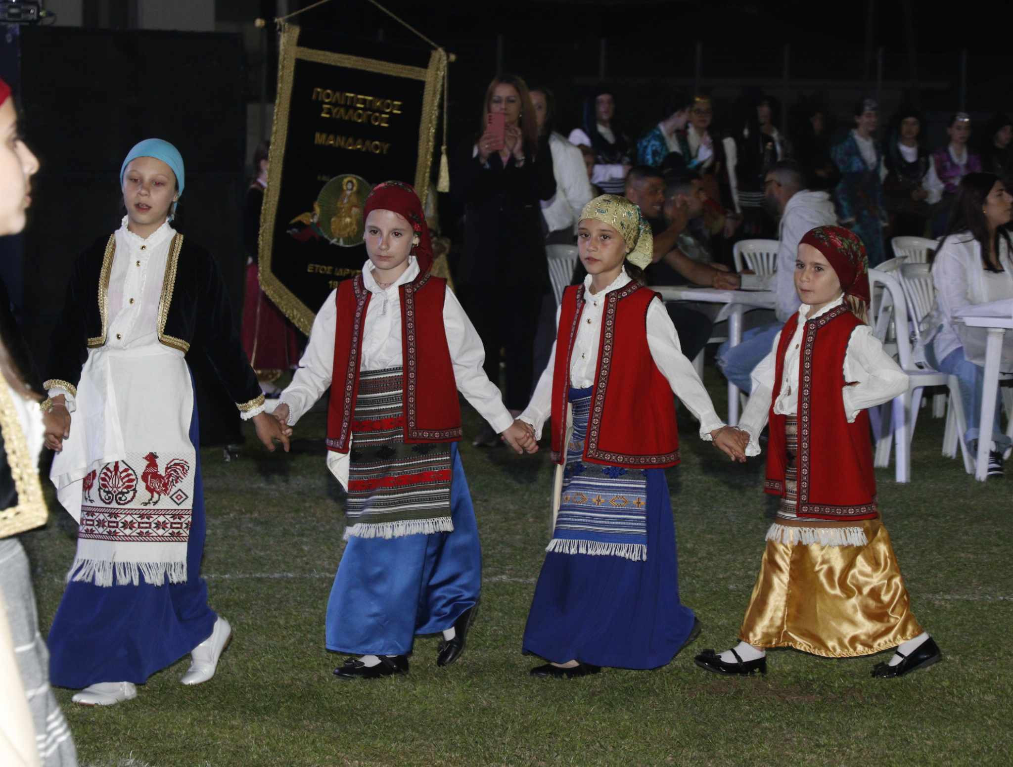 Χορός, παράδοση και διασκέδαση στο επίκεντρο του Μανδαλίου (φωτογραφίες/βιντεο)