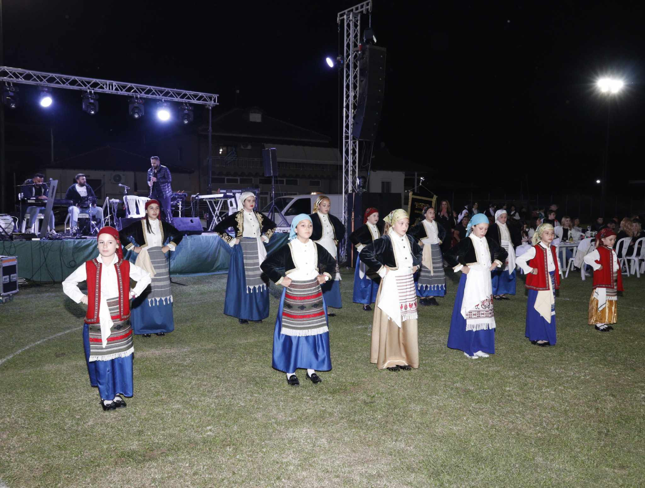 Χορός, παράδοση και διασκέδαση στο επίκεντρο του Μανδαλίου (φωτογραφίες/βιντεο)