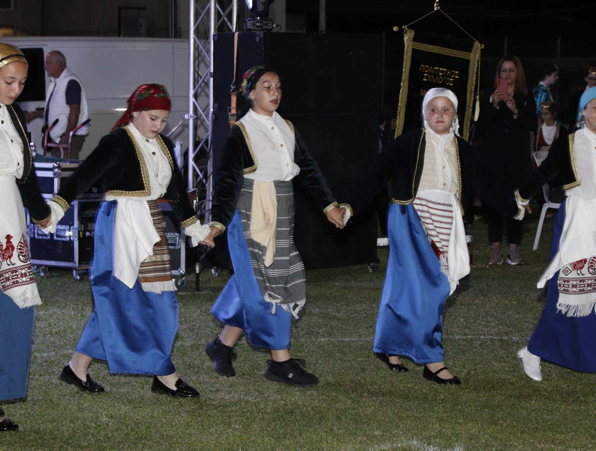 Χορός, παράδοση και διασκέδαση στο επίκεντρο του Μανδαλίου (φωτογραφίες/βιντεο)