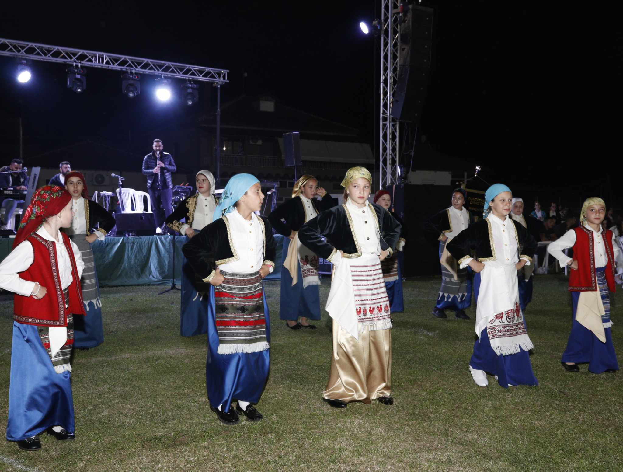 Χορός, παράδοση και διασκέδαση στο επίκεντρο του Μανδαλίου (φωτογραφίες/βιντεο)
