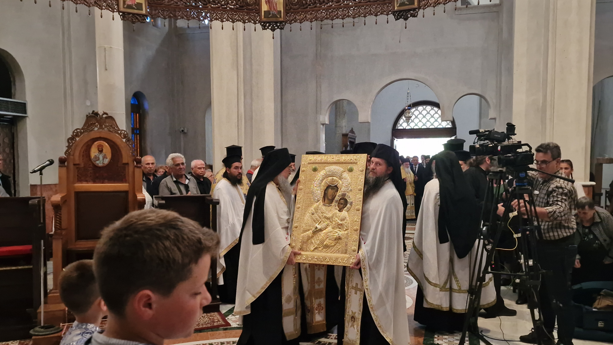 Με λαμπρότητα η υποδοχή της Ιεράς Εικόνας της Παναγίας της Βηματάρισσας στη Γρίβα