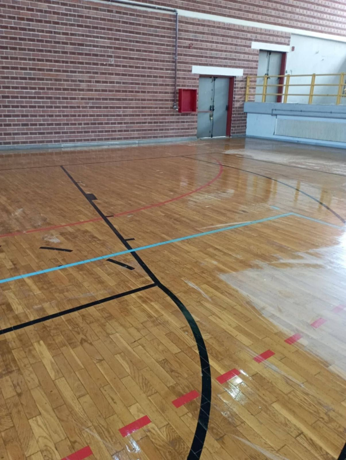 Εργασίες καθαρισμού, συντήρησης και αποκατάστασης στο Κλειστό Γυμναστήριο Π. Μυλοτόπου του Δήμου Πέλλας