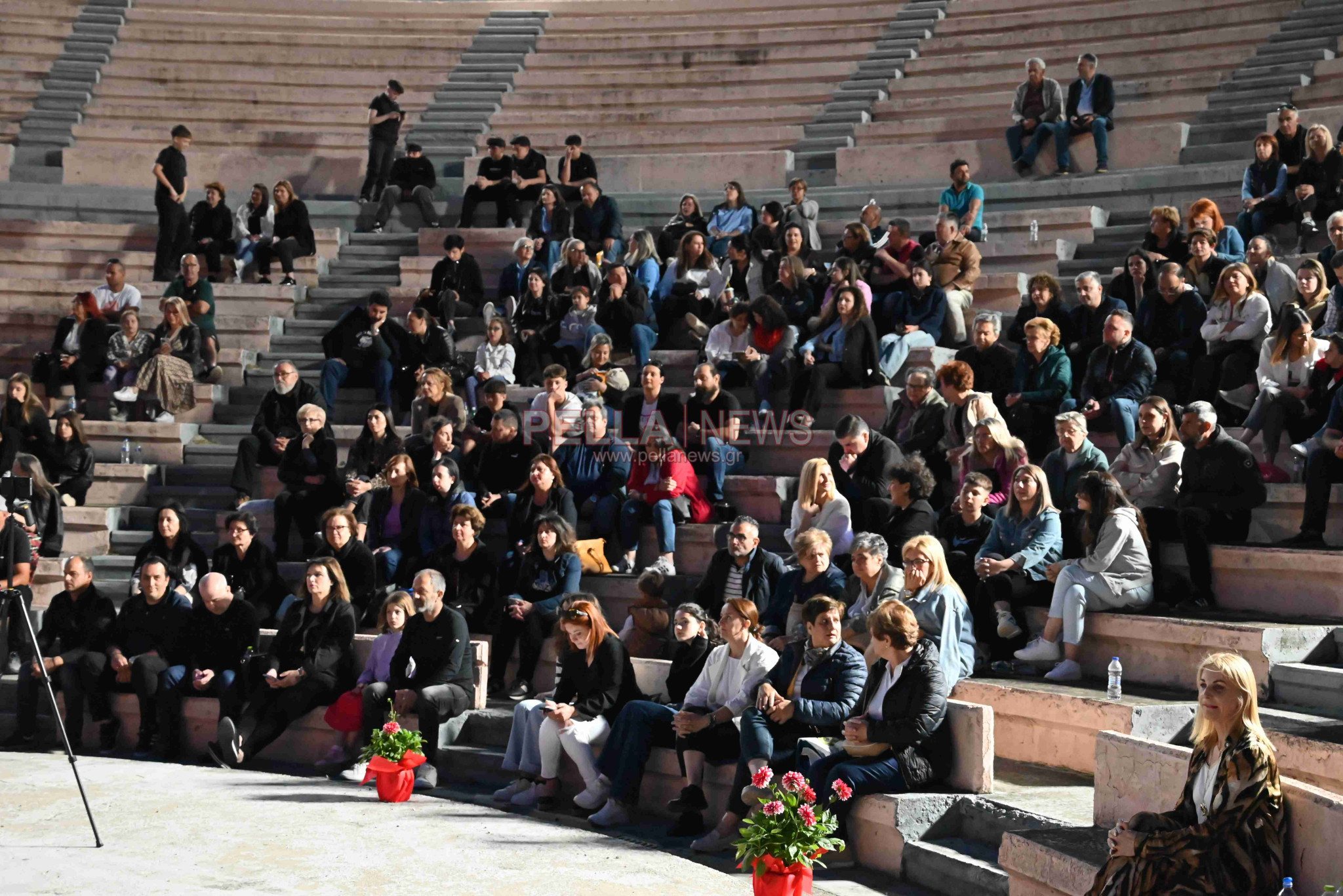 Γυμνάσιο Σκύδρας: Έκλεισε τη χρονιά μ' ένα μουσικοχορευτικό υπερθέαμα Γυμνάσιο Σκύδρας: Έκλεισε τη χρονιά μ' ένα μουσικοχορευτικό υπερθέαμα