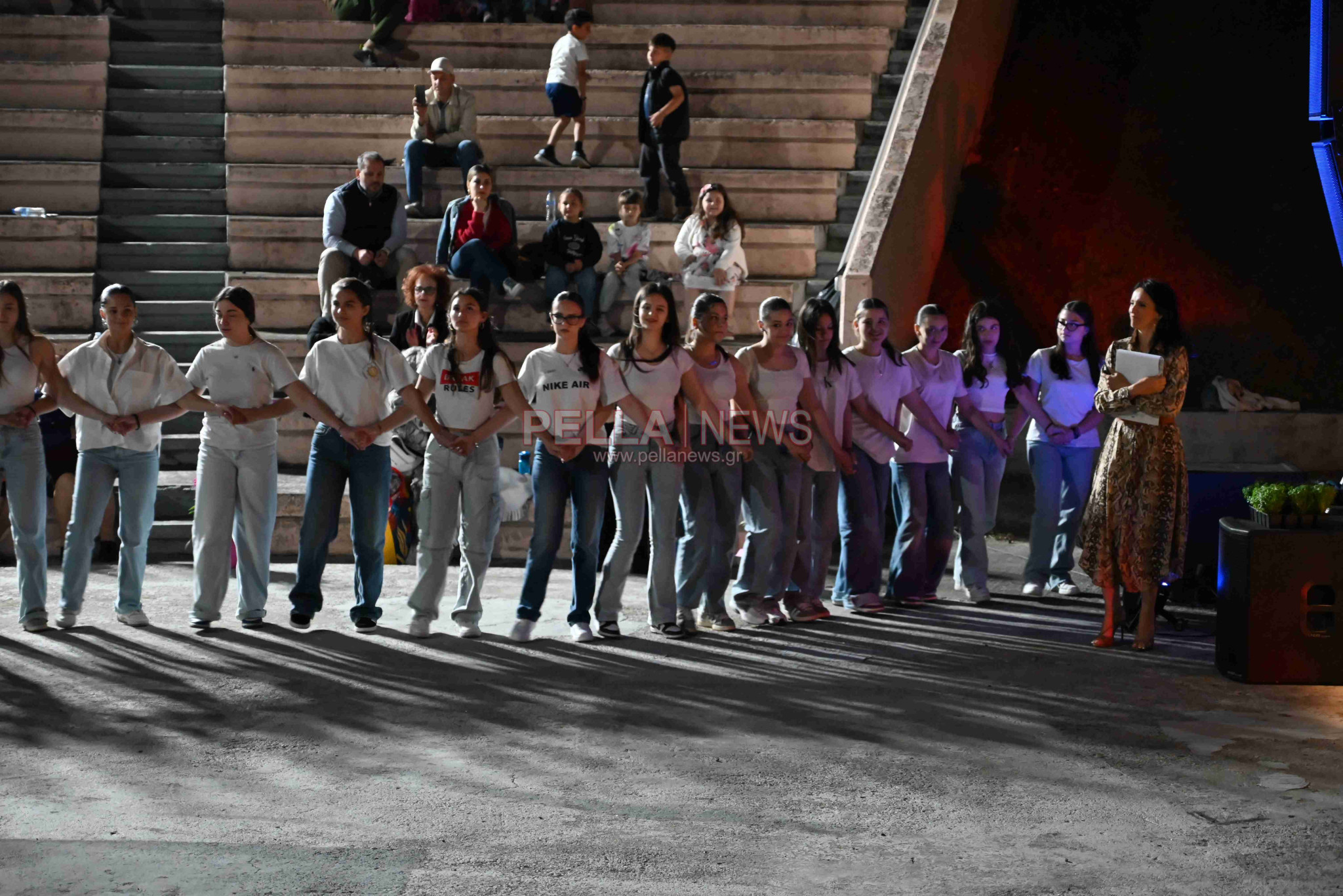Γυμνάσιο Σκύδρας: Έκλεισε τη χρονιά μ' ένα μουσικοχορευτικό υπερθέαμα Γυμνάσιο Σκύδρας: Έκλεισε τη χρονιά μ' ένα μουσικοχορευτικό υπερθέαμα