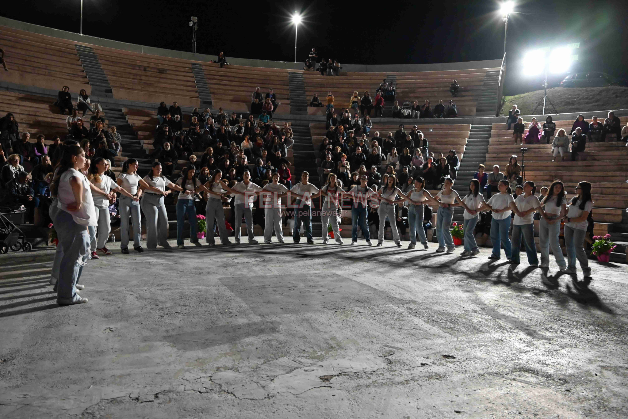 Γυμνάσιο Σκύδρας: Έκλεισε τη χρονιά μ' ένα μουσικοχορευτικό υπερθέαμα Γυμνάσιο Σκύδρας: Έκλεισε τη χρονιά μ' ένα μουσικοχορευτικό υπερθέαμα