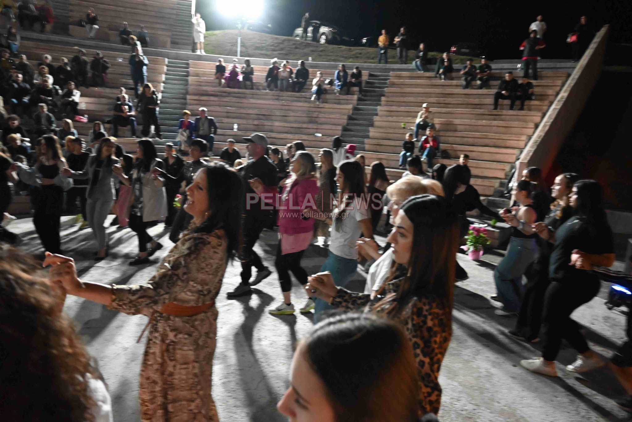 Γυμνάσιο Σκύδρας: Έκλεισε τη χρονιά μ' ένα μουσικοχορευτικό υπερθέαμα Γυμνάσιο Σκύδρας: Έκλεισε τη χρονιά μ' ένα μουσικοχορευτικό υπερθέαμα