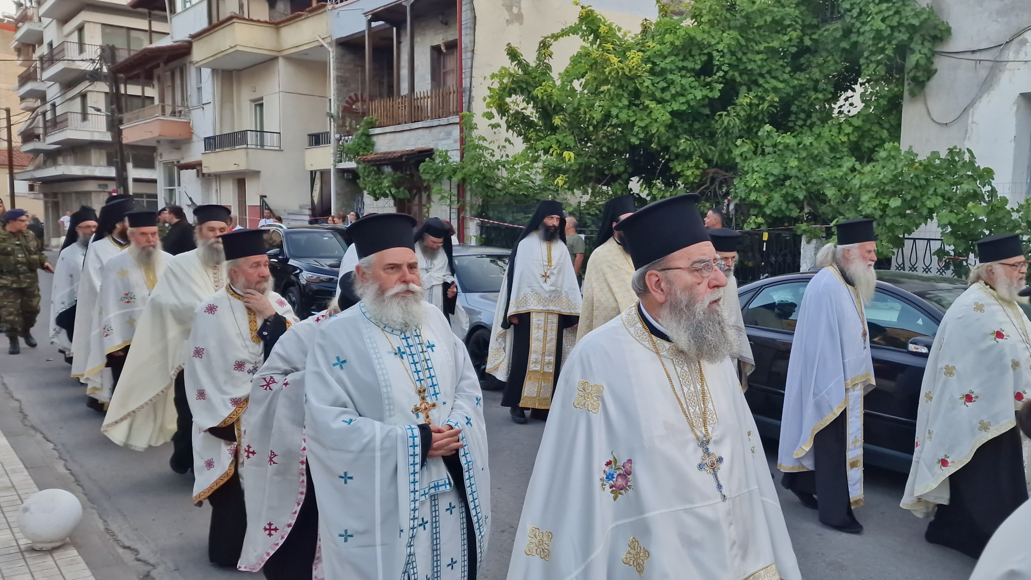 Έδεσσα: Πανηγυρικός Εσπερινός και Πανδήμη Λιτανεία στους δρόμους της πόλης – Η Έδεσσα τίμησε με λαμπρότητα τους Αγίους Αναργύρους