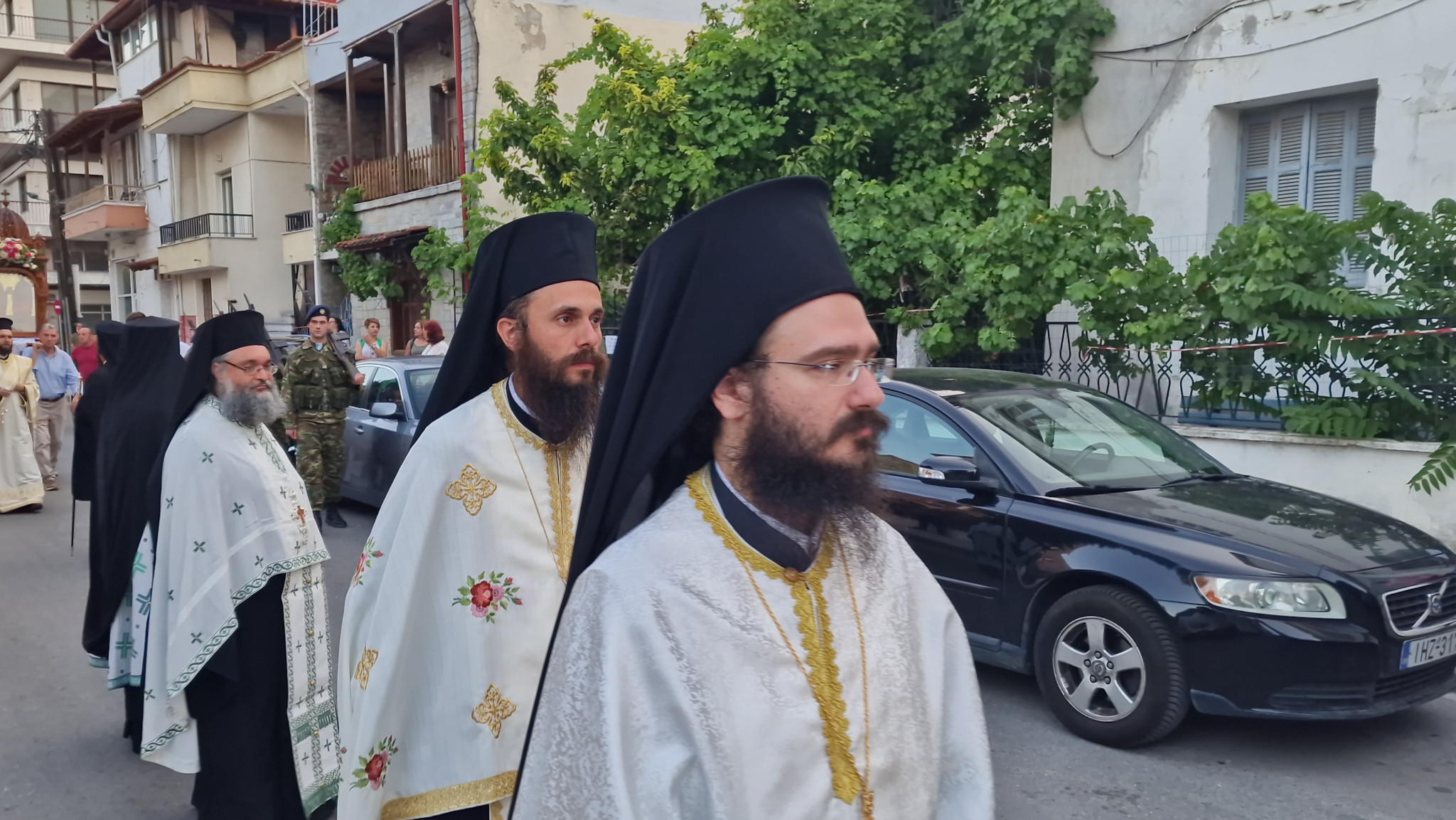 Έδεσσα: Πανηγυρικός Εσπερινός και Πανδήμη Λιτανεία στους δρόμους της πόλης – Η Έδεσσα τίμησε με λαμπρότητα τους Αγίους Αναργύρους