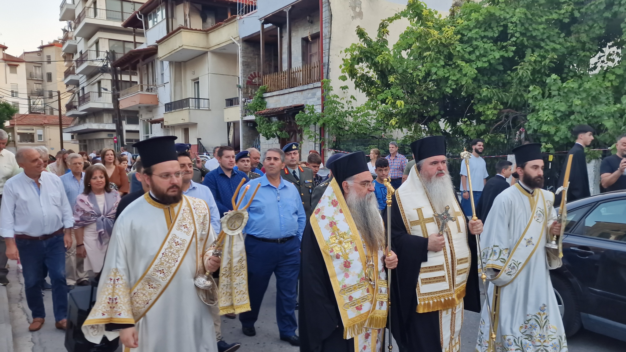 Έδεσσα: Πανηγυρικός Εσπερινός και Πανδήμη Λιτανεία στους δρόμους της πόλης – Η Έδεσσα τίμησε με λαμπρότητα τους Αγίους Αναργύρους