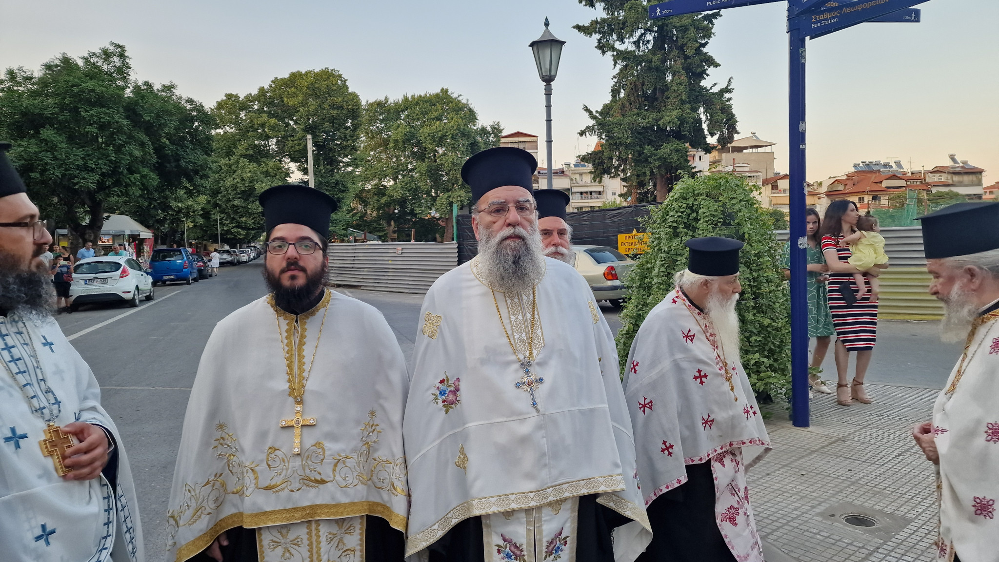 Έδεσσα: Πανηγυρικός Εσπερινός και Πανδήμη Λιτανεία στους δρόμους της πόλης – Η Έδεσσα τίμησε με λαμπρότητα τους Αγίους Αναργύρους
