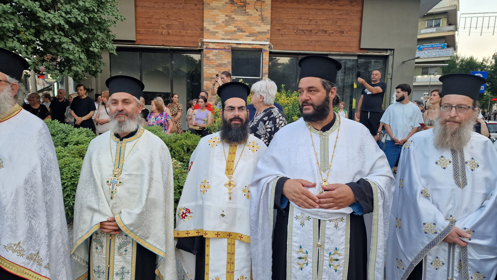 Έδεσσα: Πανηγυρικός Εσπερινός και Πανδήμη Λιτανεία στους δρόμους της πόλης – Η Έδεσσα τίμησε με λαμπρότητα τους Αγίους Αναργύρους
